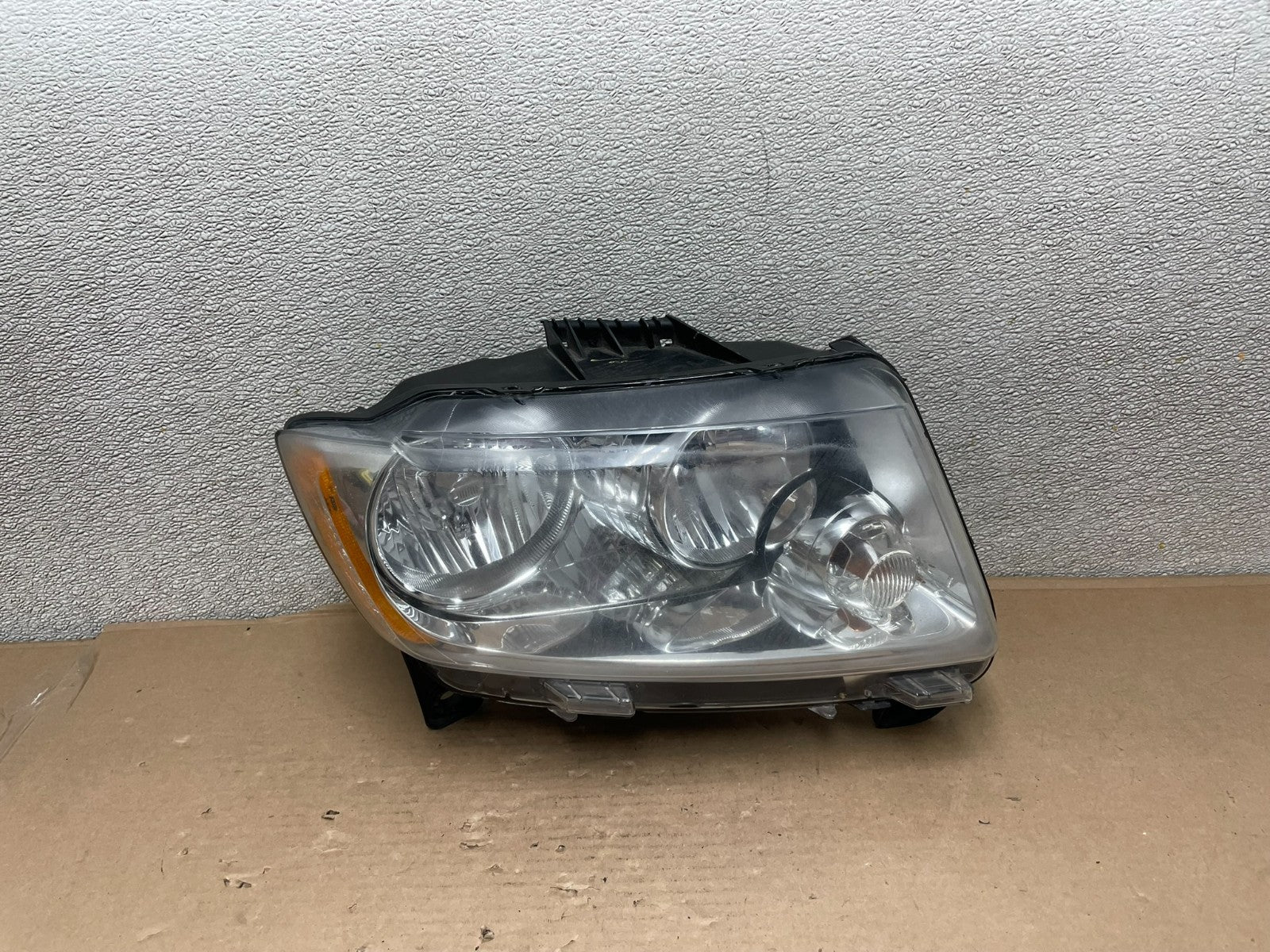 2011-2013 Jeep Grand Cherokee Right Passenger Halogen Headlight AA9957 DW0