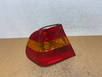2002 - 2005 BMW 3 E46 Series Left Driver Side Lh Tail Light AE2606 LK0