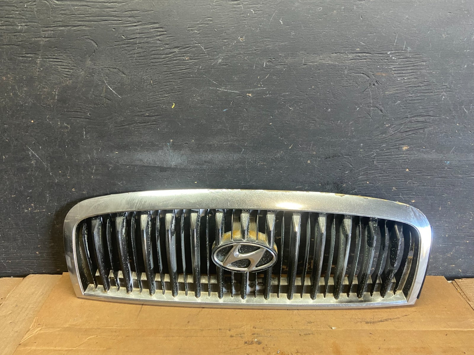 2001 to 2005 Hyundai Sonata Front Upper Grille Grill Bumper OEM Q9982 DG0