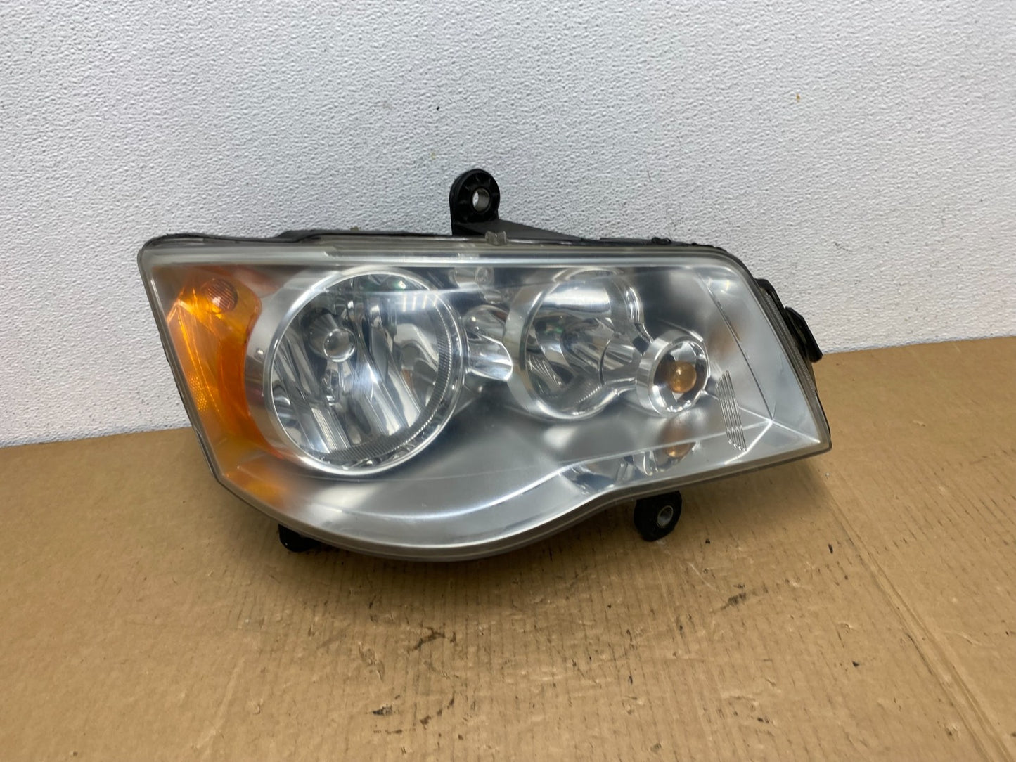 2011 to 2016 Chrysler Town and Country Right Passenger Headlight AC7643 DW0