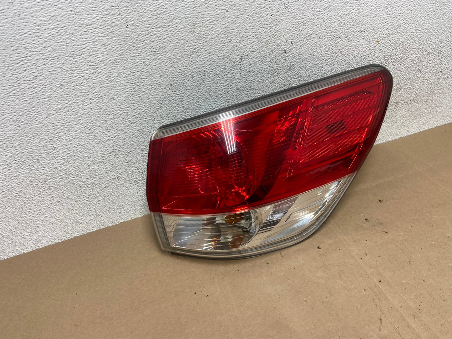 2013 to 2016 Nissan Pathfinder Passenger Right Side Tail Light AE4936 LK2