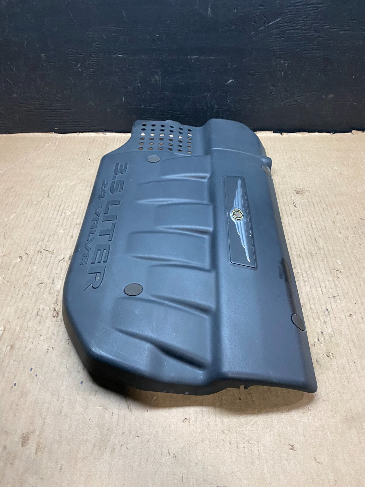2004 2005 2006 Chrysler Pacifica 3.5L Engine Cover Motor E4253 DG12