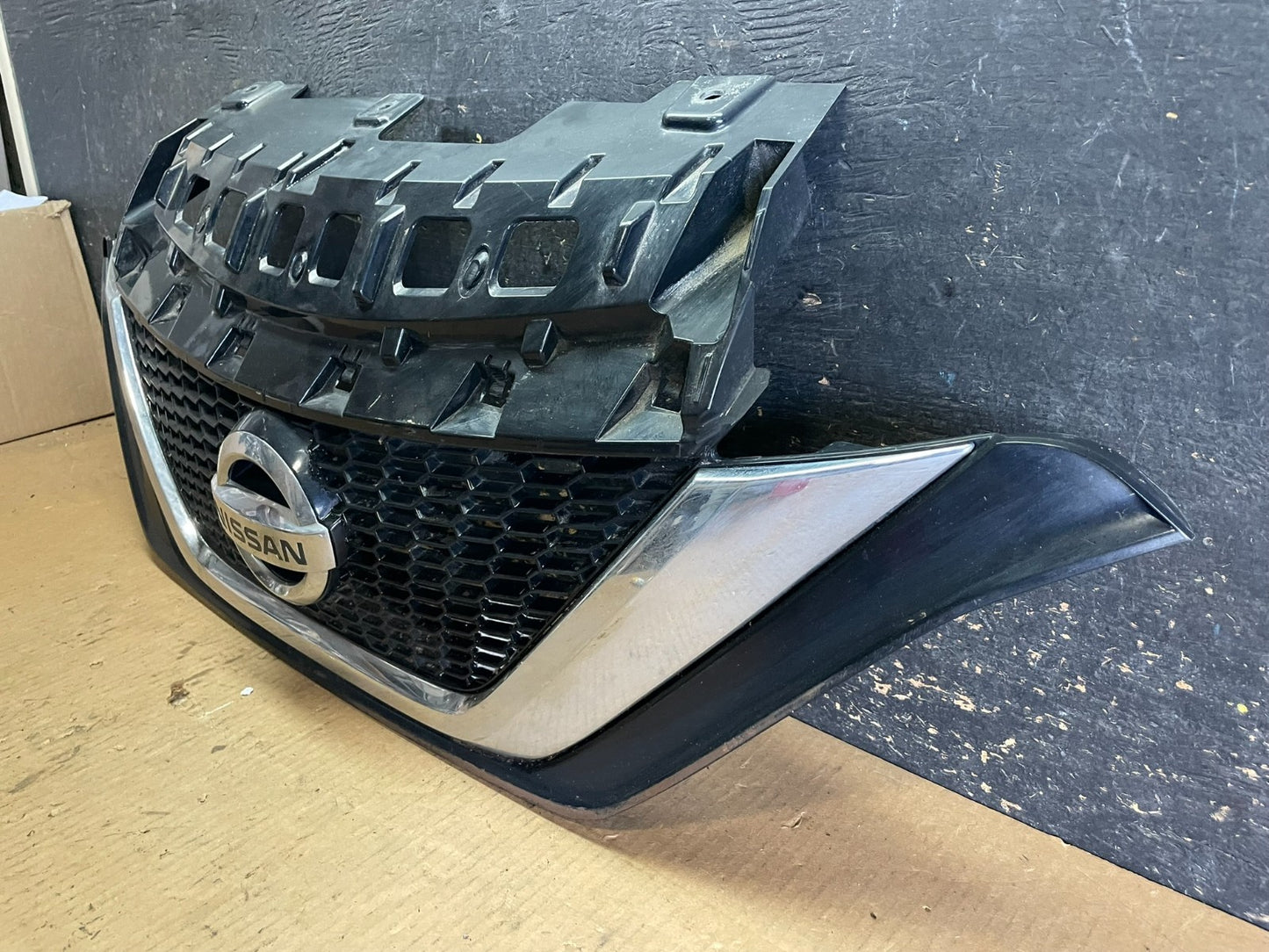 2014 - 2019 Nissan Versa Note Hatchback Front Upper Grill Grille Oem  aa5871 DG2