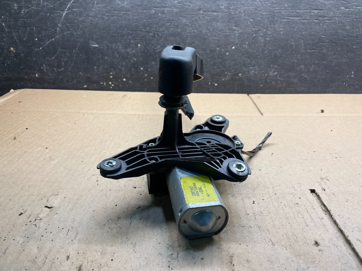 2013 to 2017 Buick Enclave Windshield Rear Wiper Motor v9043 DG2