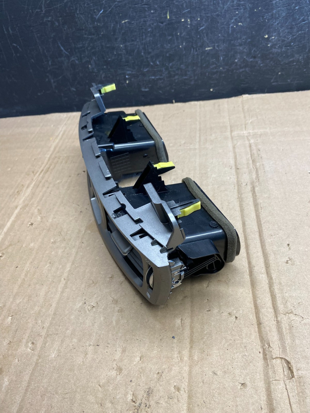 2011 to 2012 Toyota Avalon Center Console Dashboard Air Vent AD7196 DG2