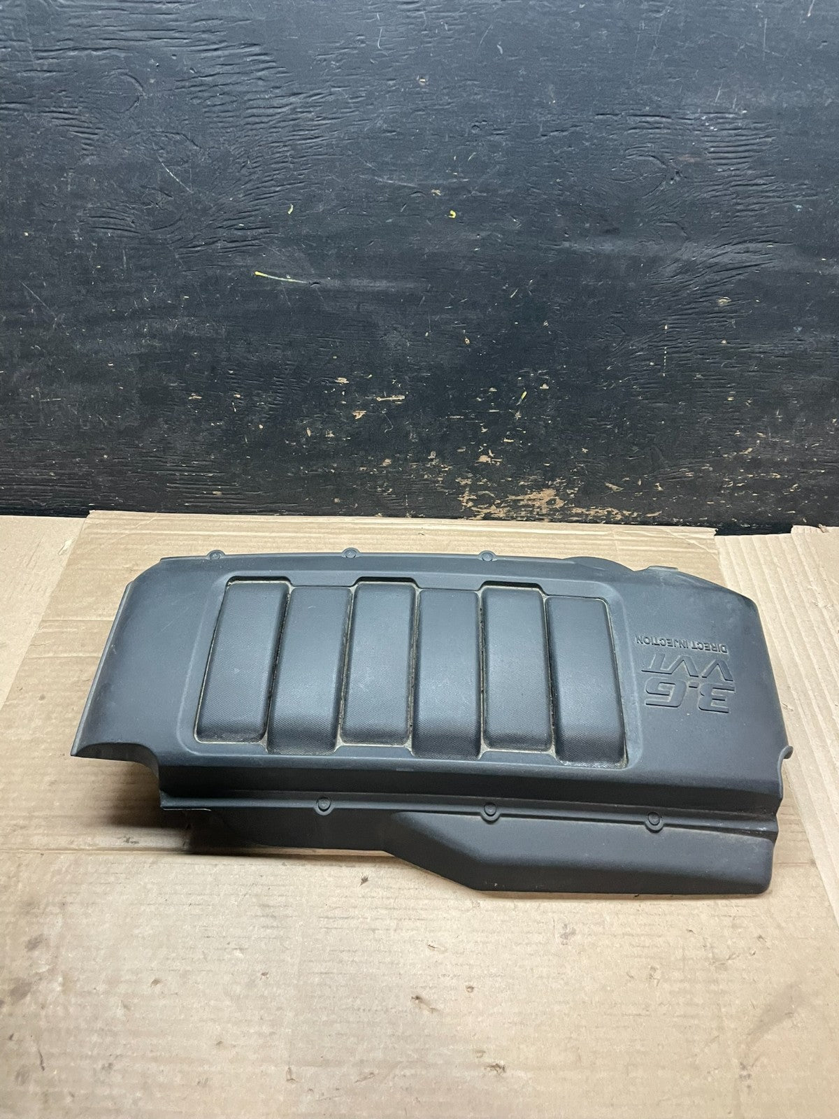 2007 to 2012 GMC Acadia 3.6L VVT Engine Cover Shield V2950 DG1