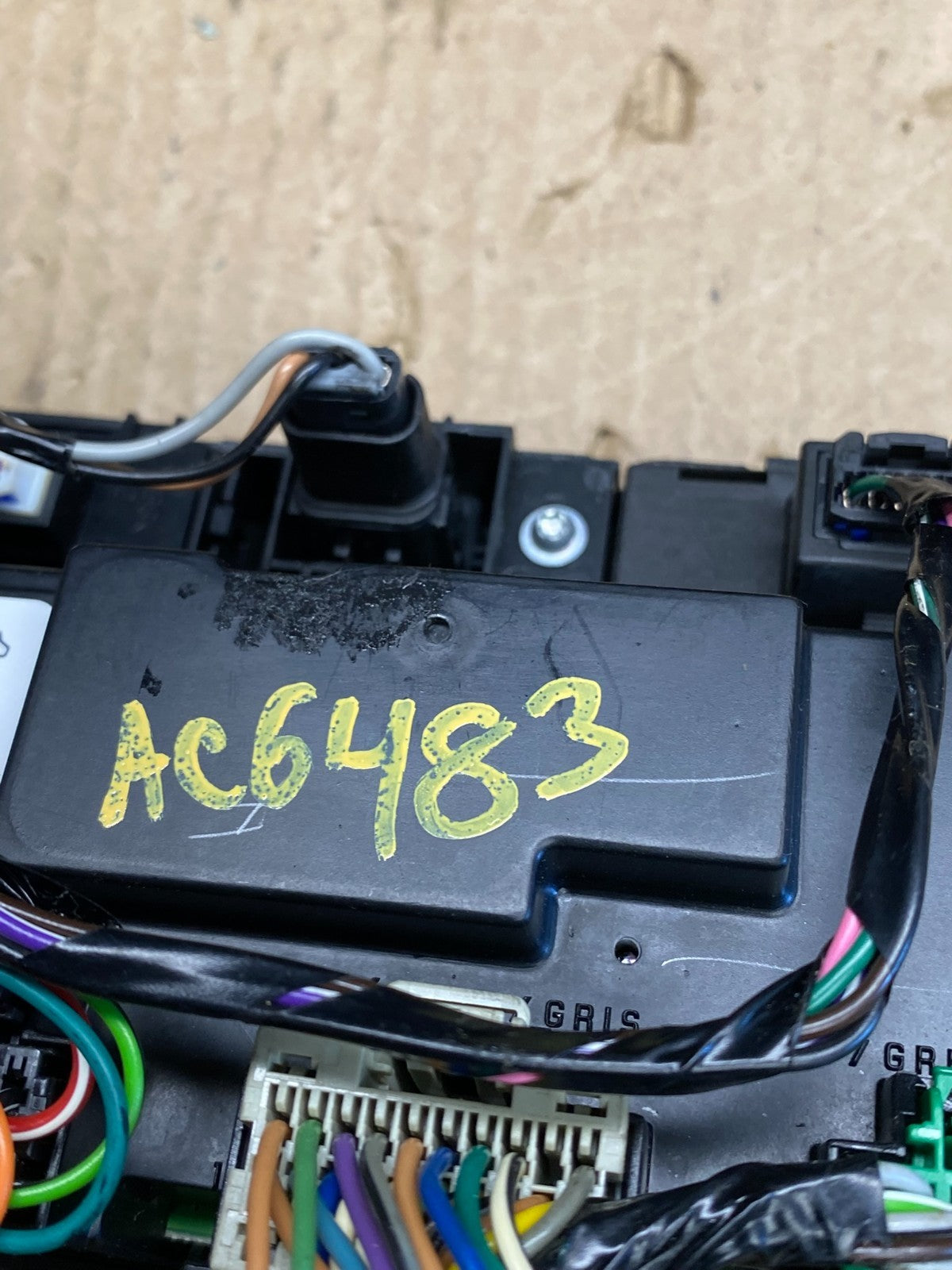 2007 - 2012 GMC Acadia A/C Heater Climate Control Radio Panel Bezel OE ac6483 DG9