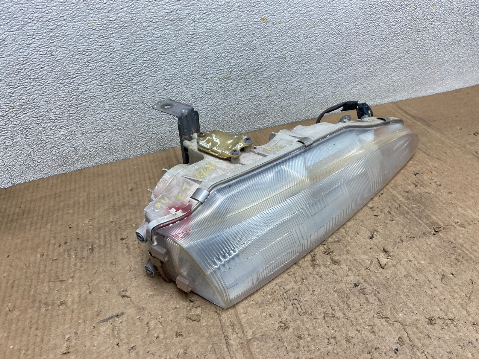 1992 to 1994 Mitsubishi Eclipse Eagle Talon Right Passenger Headlight AA64302