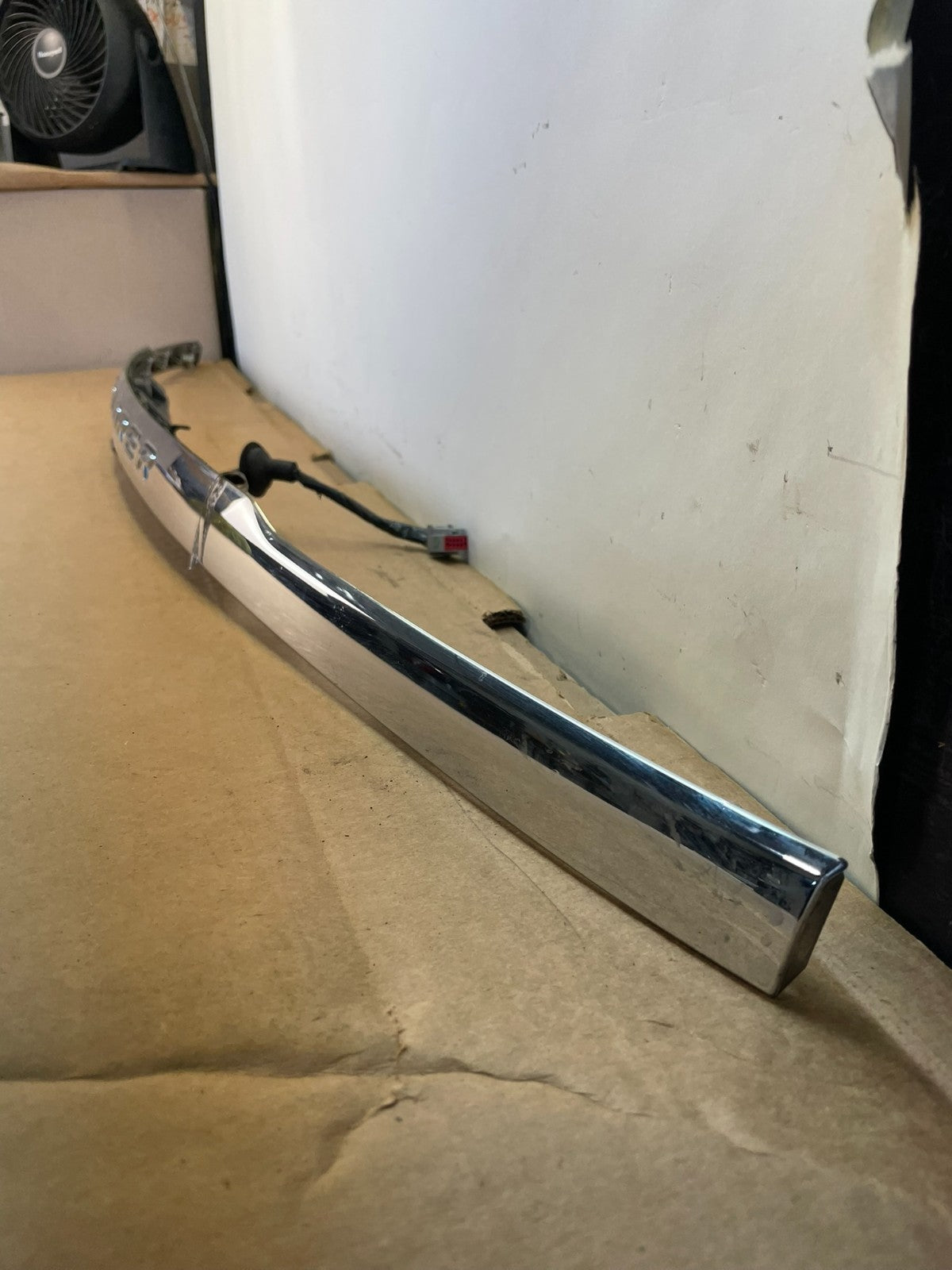 2011 to 2014 Ford Explorer Rear Tailgate Gate Trim Molding With Camera AG0784 DG1