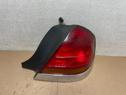 1998-2003 Ford Crown Victoria Right Passenger Rh Side Tail Light Oem Q46730