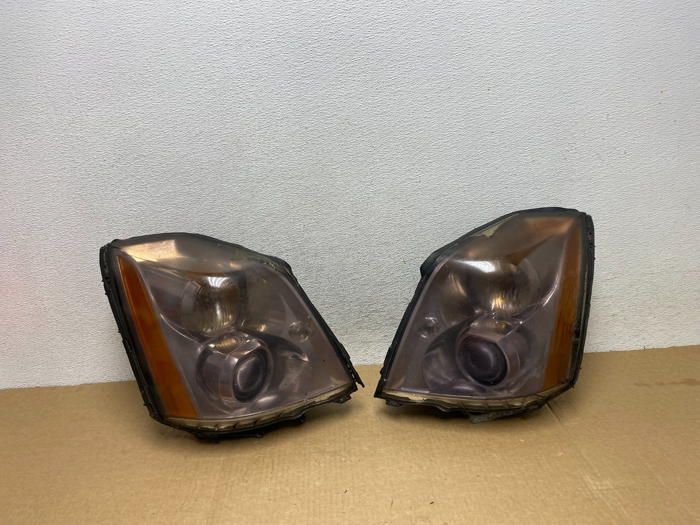 2006 to 2011 Cadillac DTS Left+Right Xenon Hid Headlights AF9525 DW0