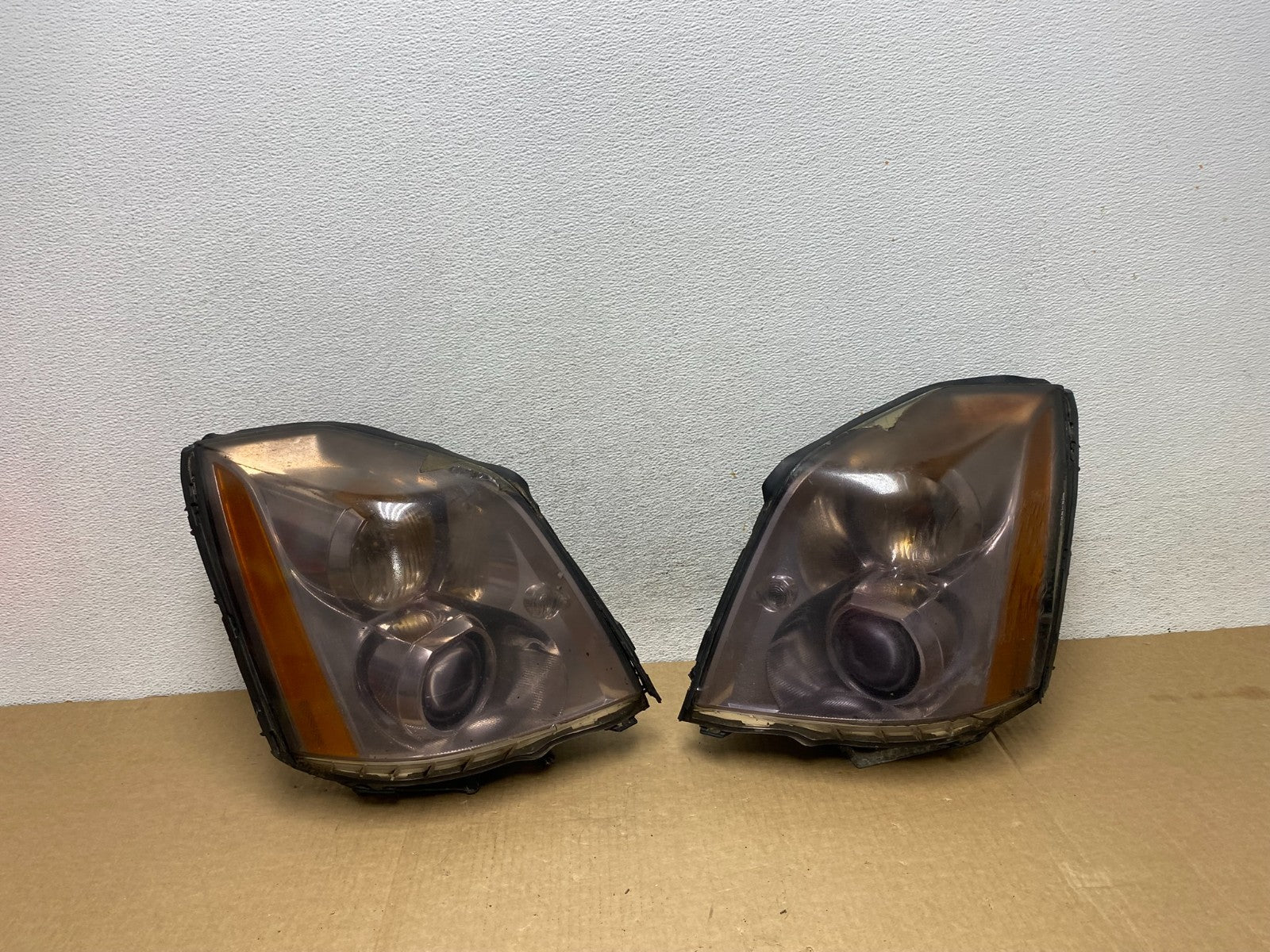 2006 to 2011 Cadillac DTS Left+Right Xenon Hid Headlights AF9525 DW0