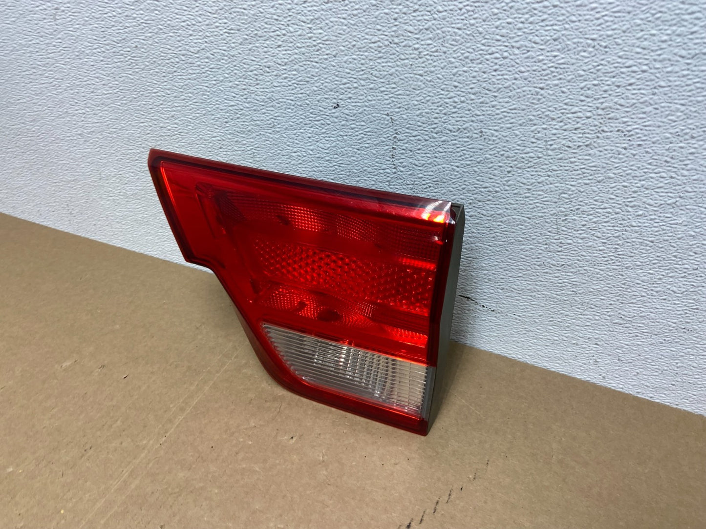 2011-2013 Jeep Grand Cherokee Right Passenger Rh Inner Tail Light Oem AC1076 DW1