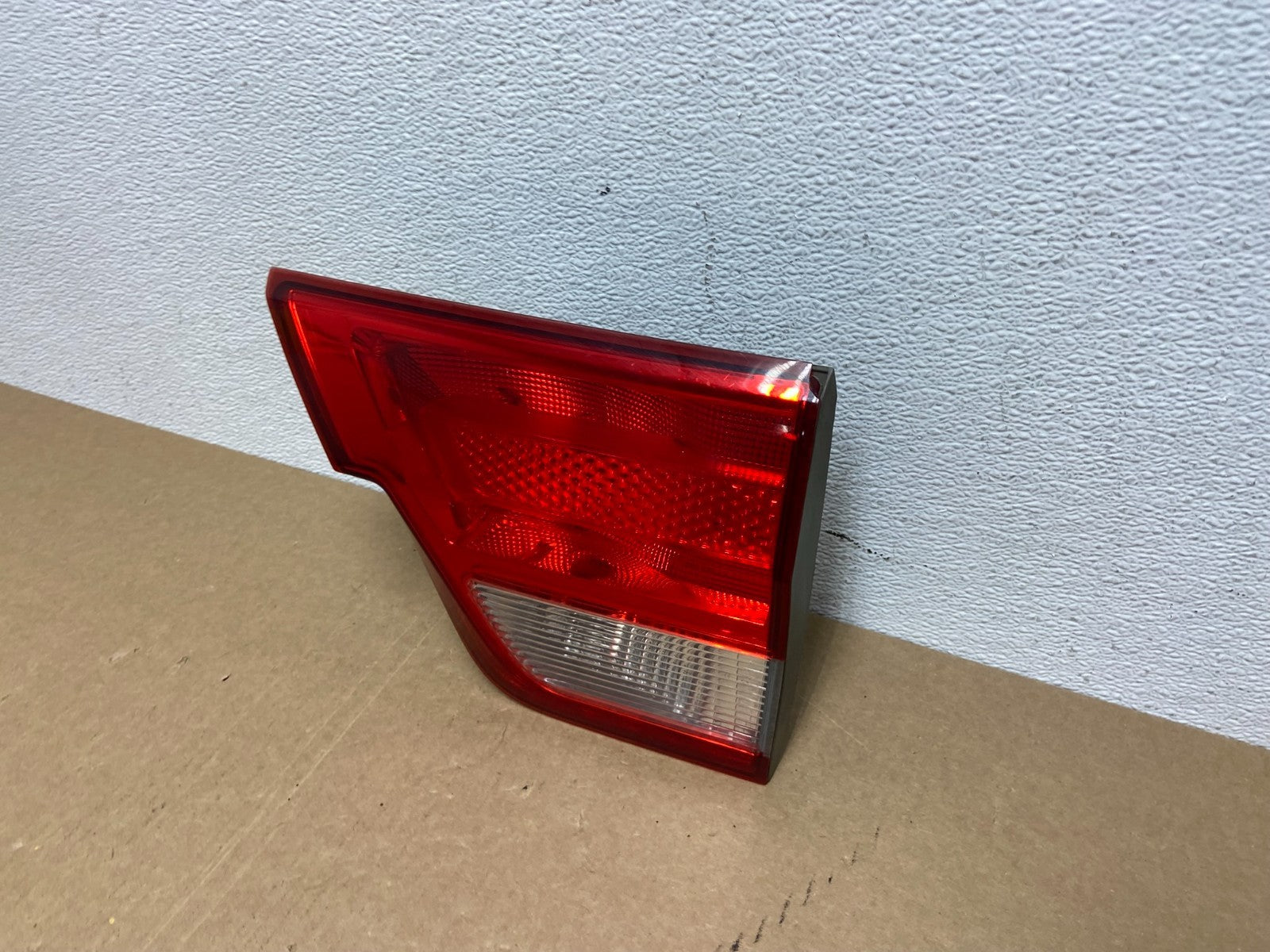 2011-2013 Jeep Grand Cherokee Right Passenger Rh Inner Tail Light Oem AC1076 DW1