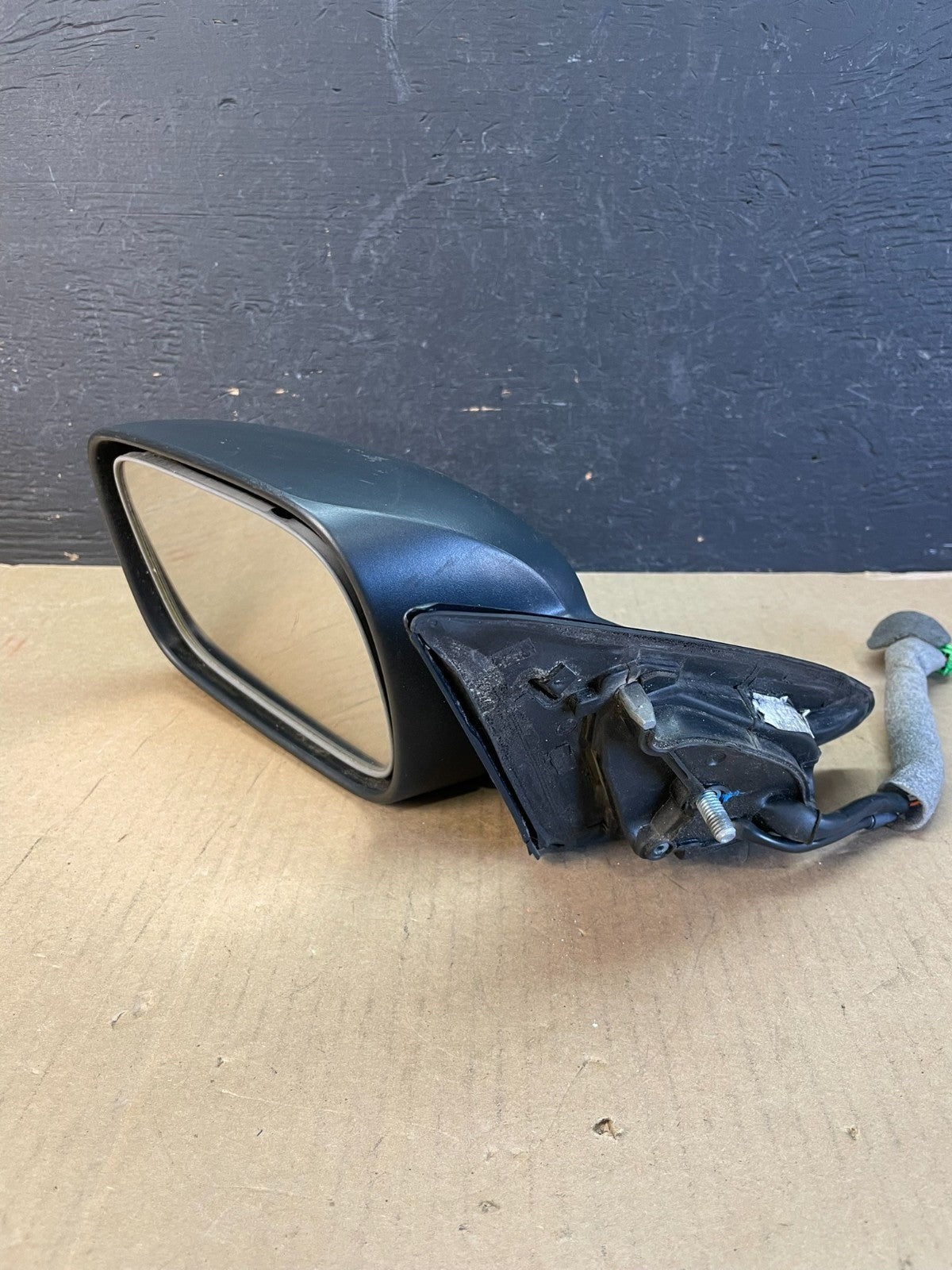 2001 to 2005 Volvo XC70 V70 Left Driver Side View Mirror AD55682