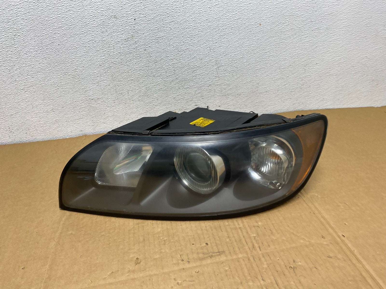 2004 to 2007 Volvo S40 Left Driver LH Side Headlight AC7525 DW0