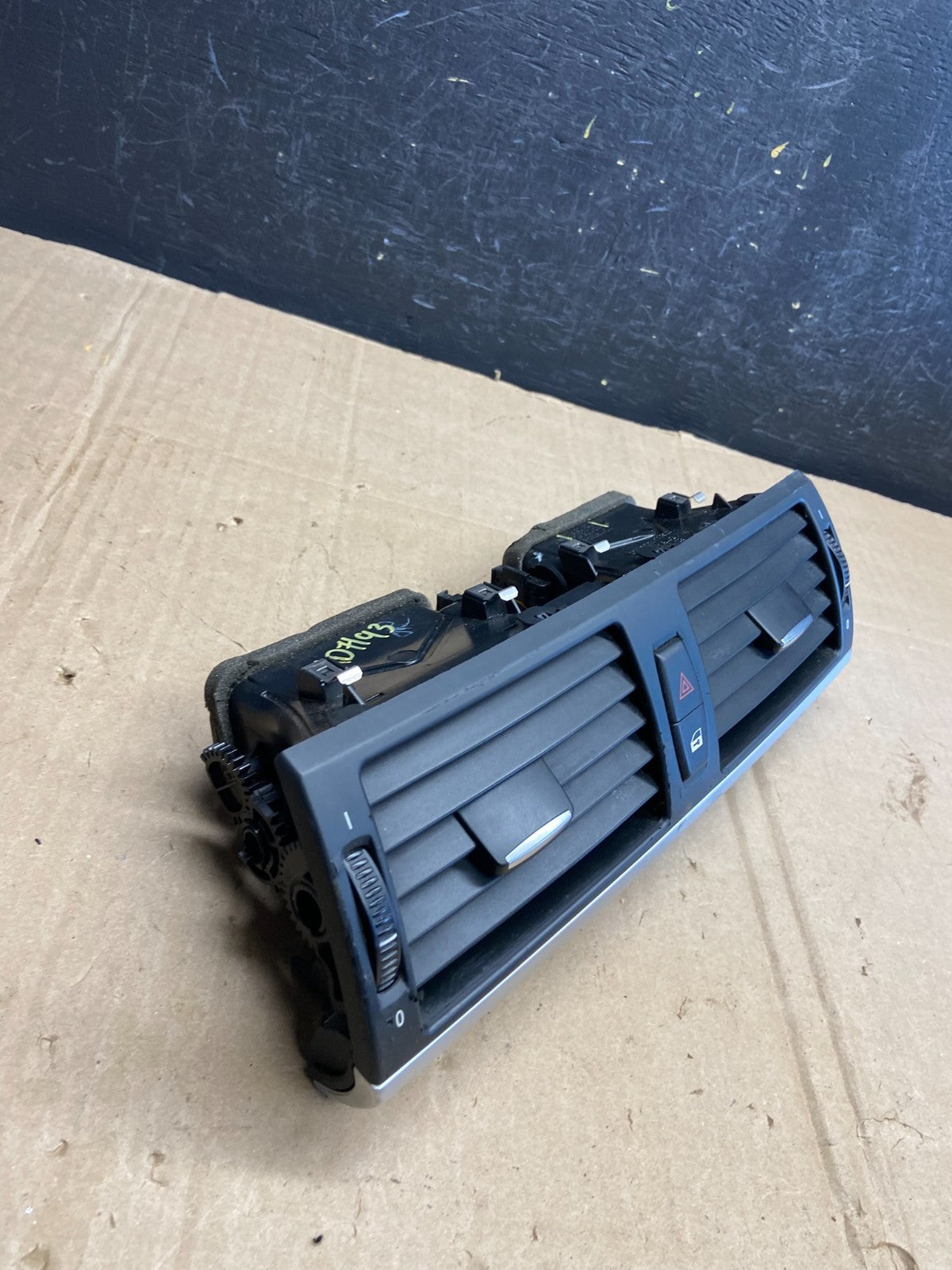 2007 to 2013 BMW X5 X6 Center Console Dash Air Vent AD7193 DG1