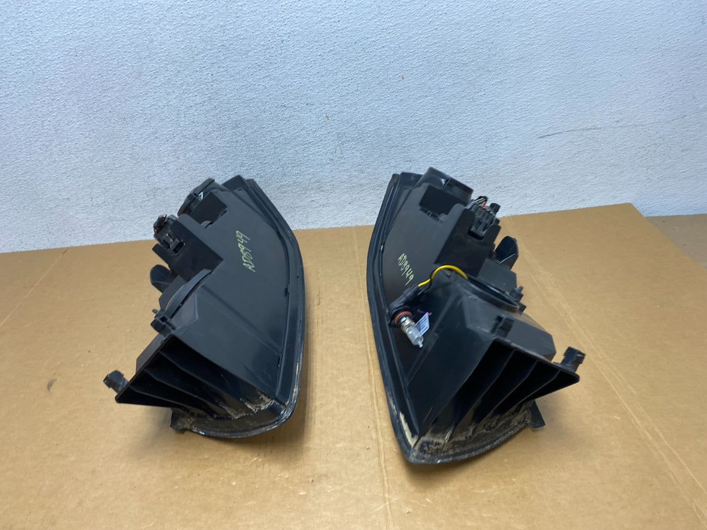 2000-2005 Chevrolet Impala Left+Right Set Headlights Halogen AD8949 DW9