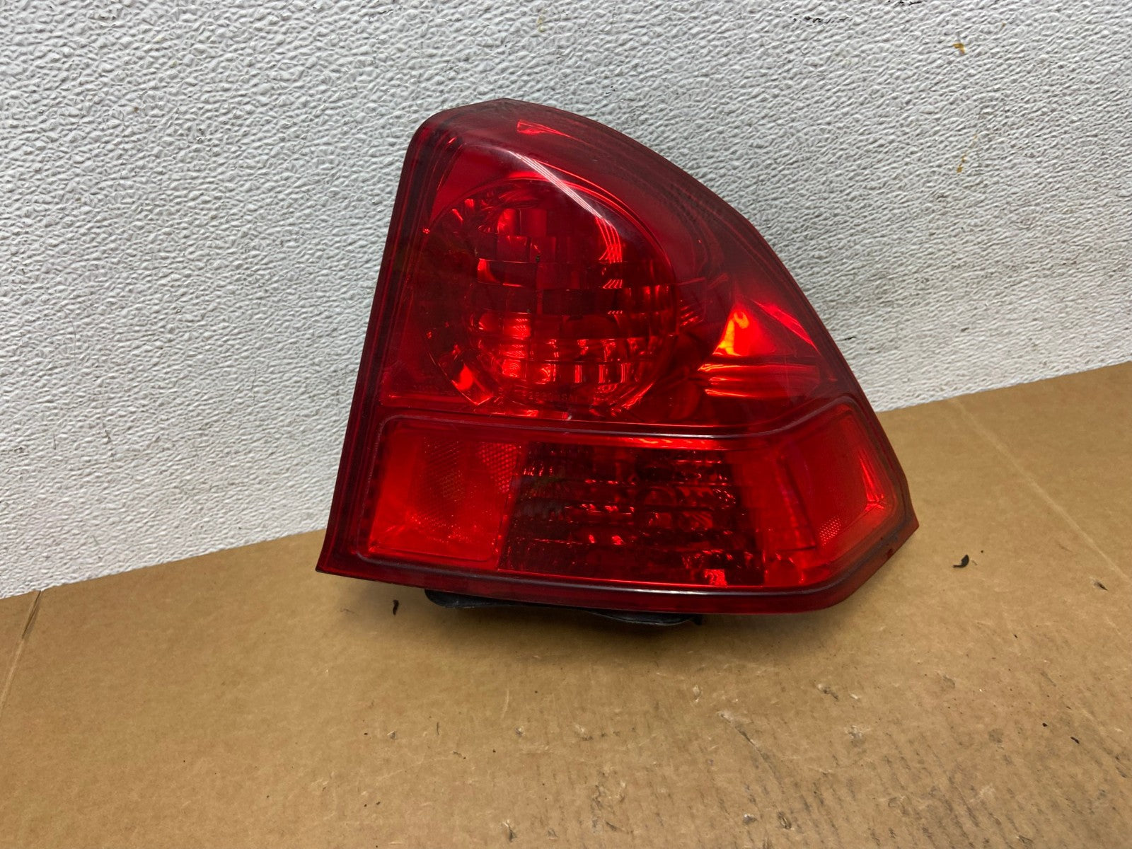 2003 2004 2005 Honda Civic Sedan Right Passenger Side Tail Light AE0579 LK0