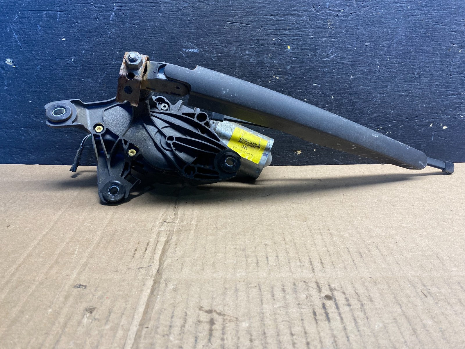 2013 to 2019 Ford Escape Rear Windshield Wiper Motor OEM aa7768 DG0
