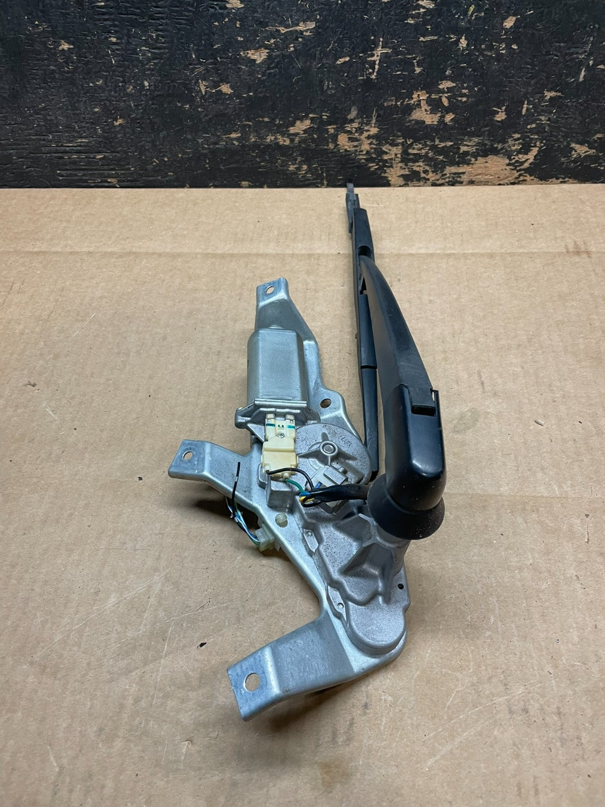 2005 to 2009 Subaru Legacy Outback Rear Windshield Wiper Motor AA90104
