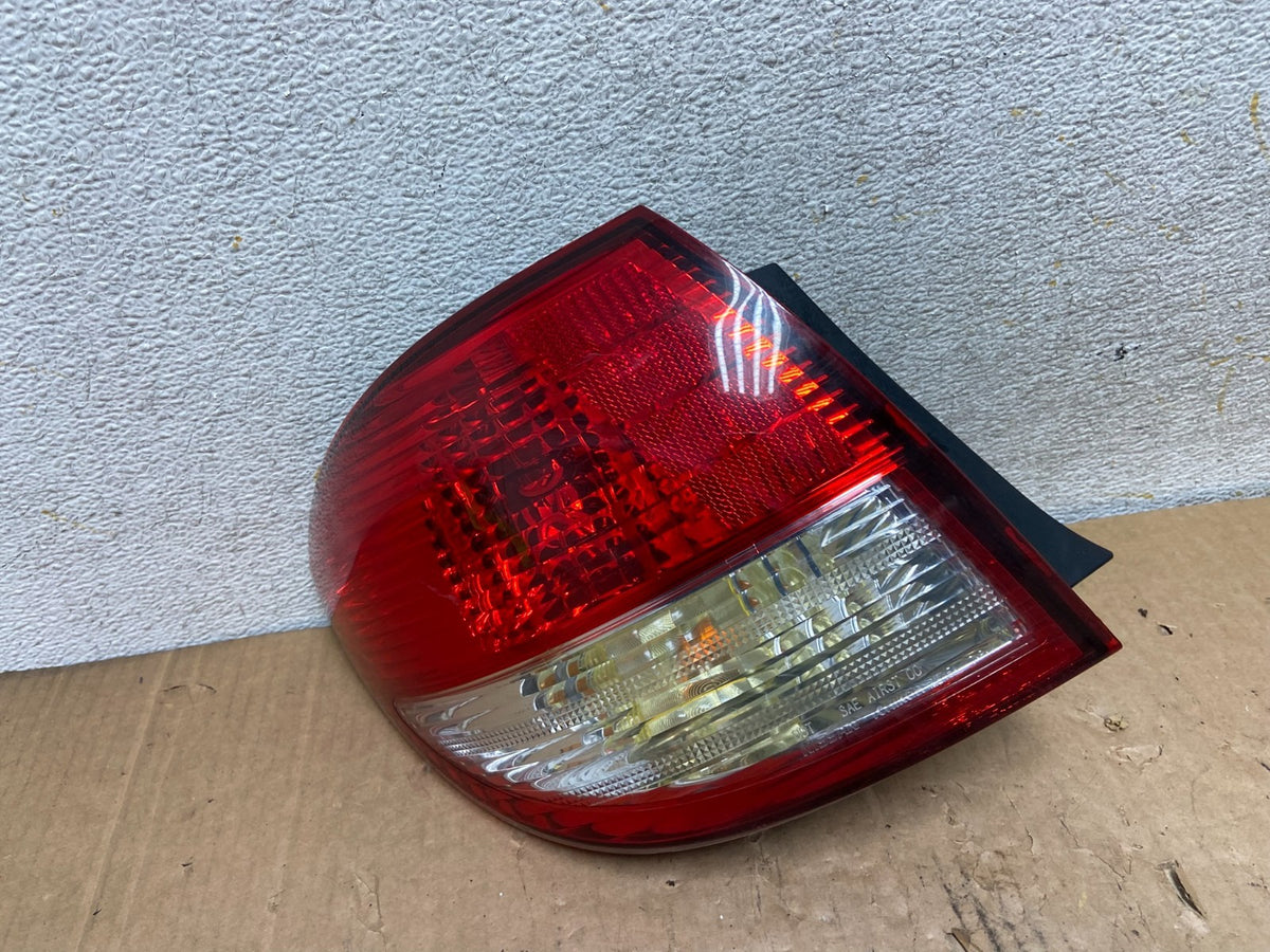 2002 2003 2004 Infiniti I35 Left Driver LH Side Tail Light AI9158 LK0