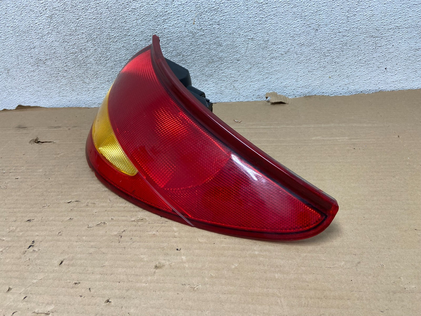 1997-2000 Saturn SC1 SC2 Coupe Right Passenger RH Tail Light AG8143 DW2