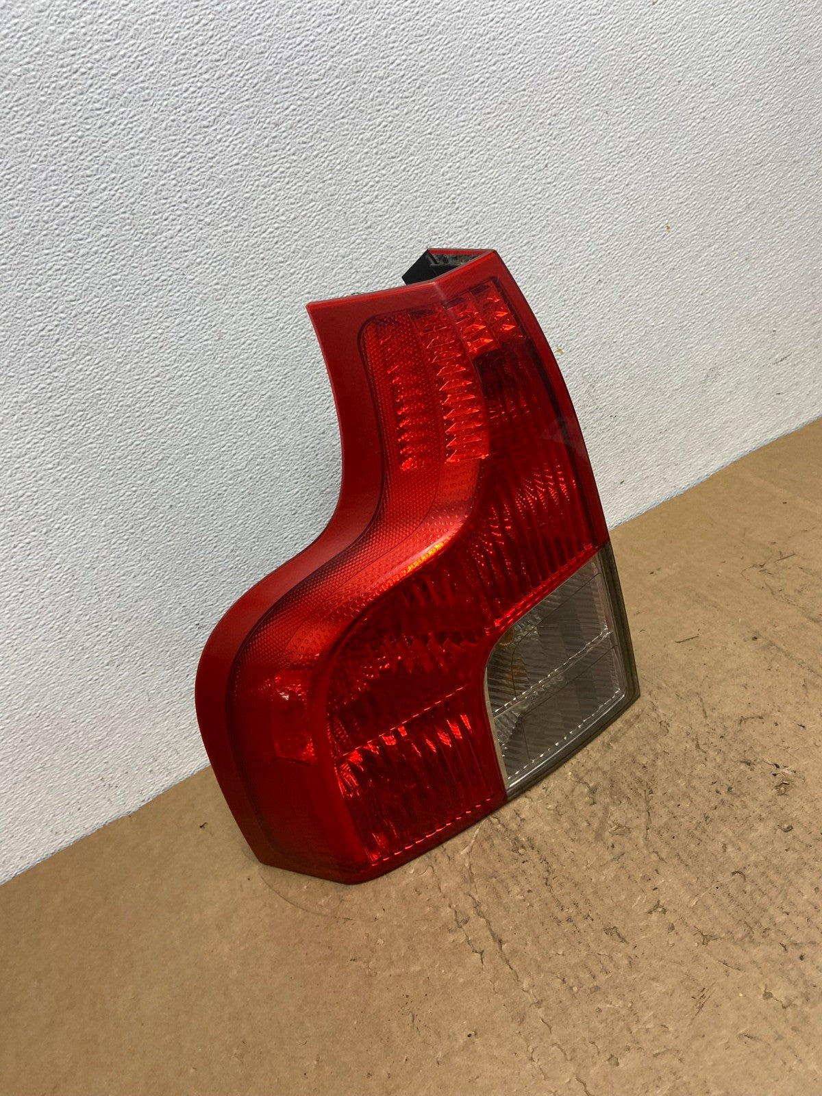 2007 to 2012 Volvo XC90 Left Driver Lh Side Lower Tail Light AD1438 LK2