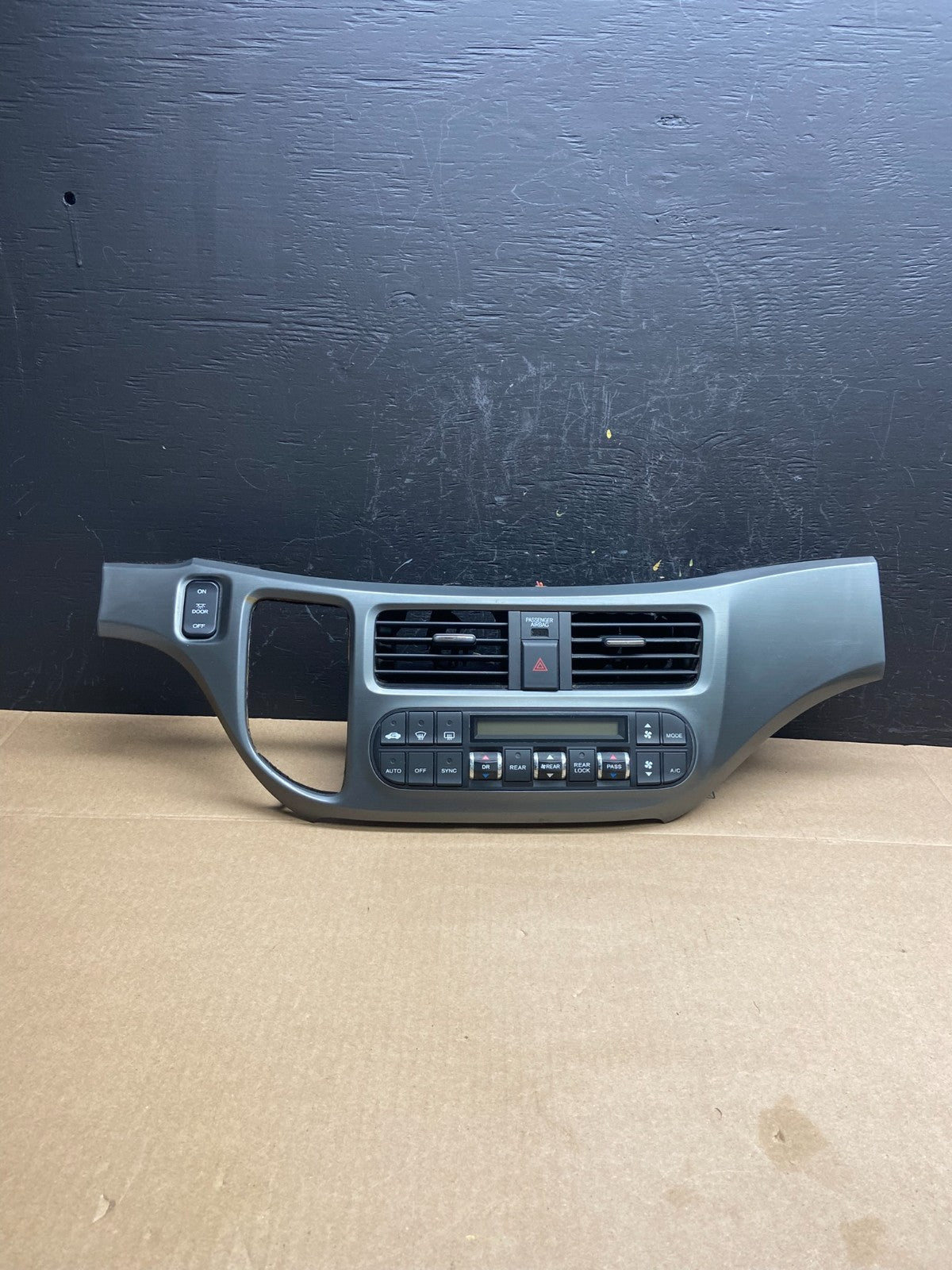 2005 to 2010 Honda Odyssey  Radio Climate Control Dash Trim Bezel Oem AC6122 DG0