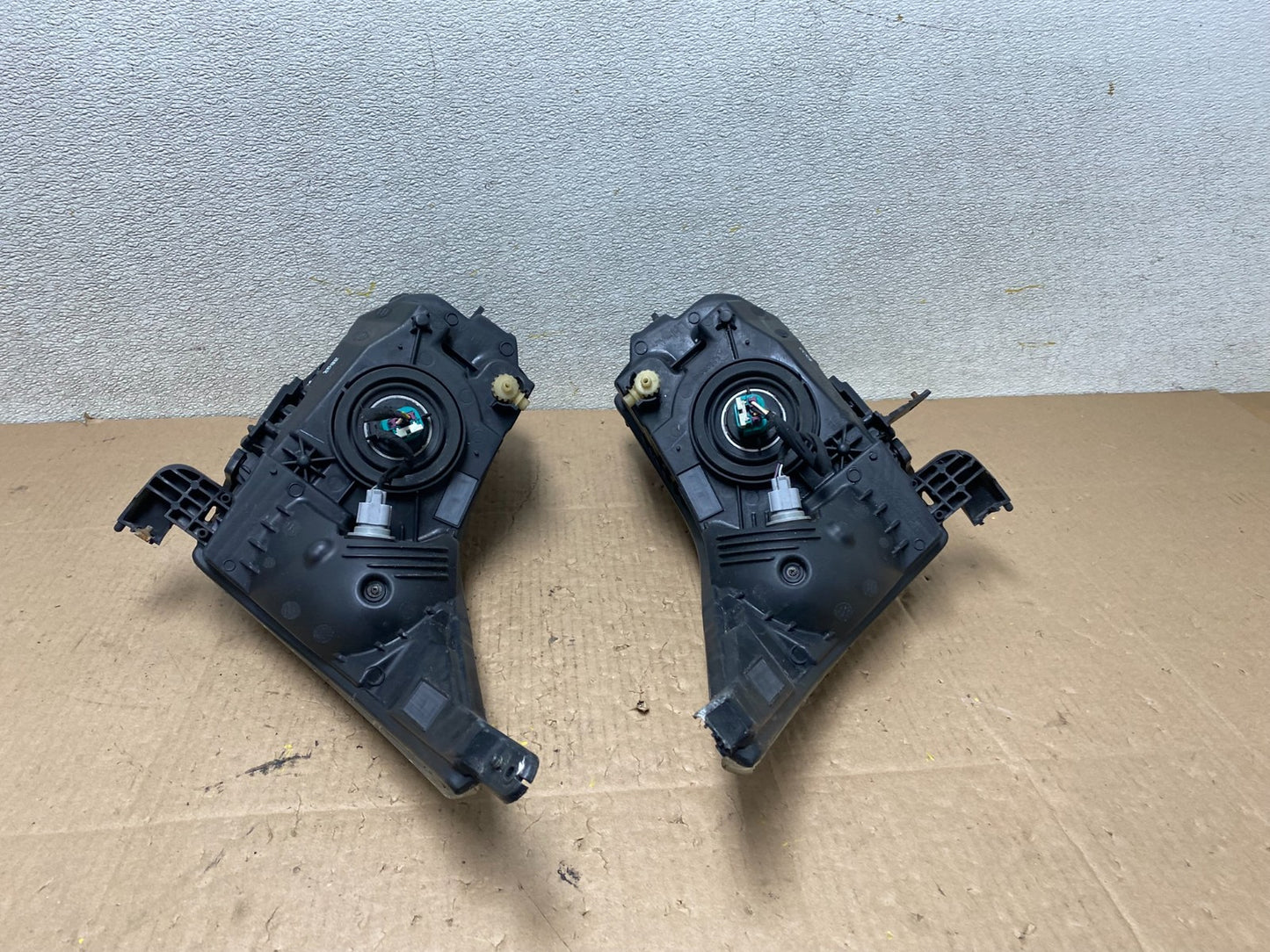 2011 to 2015 Chevrolet Cruze Halogen Left+Right Set Headlights W0839 DW16