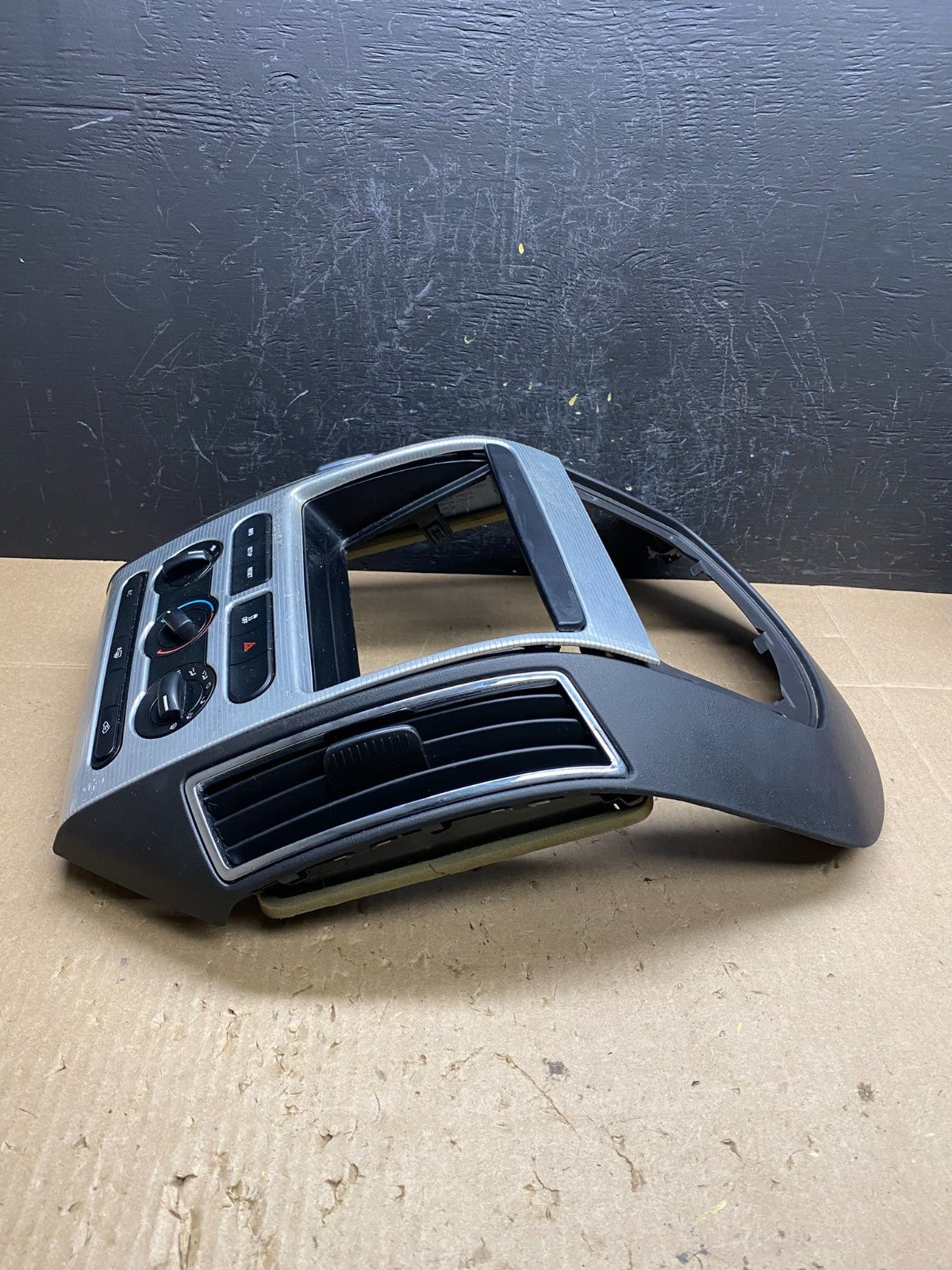 2007 - 2010 Ford Edge Heater Climate Control Radio Control Dash Bezel AC6541 DG5