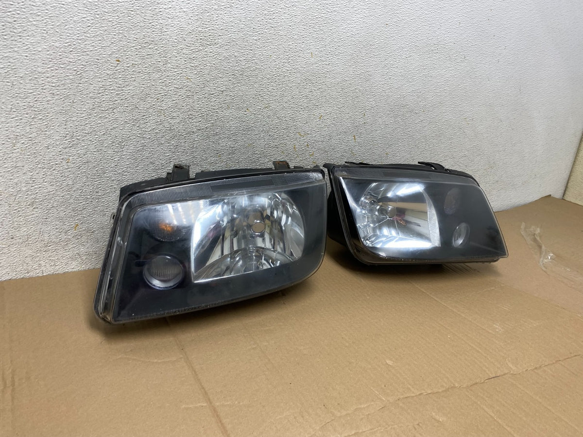 2002 to 2004 Volkswagen Jetta Left+Right Headlights AI1146 DW2