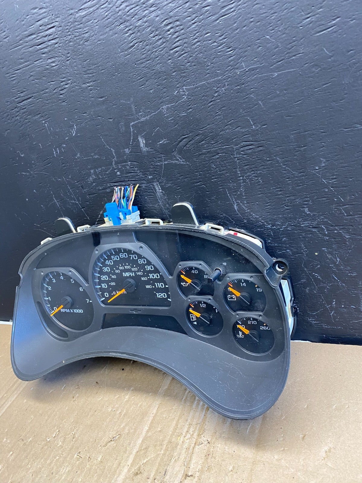 2002 to 2005 Chevrolet Trailblazer Speedometer Cluster Gauge OEM  ab9120 DG2