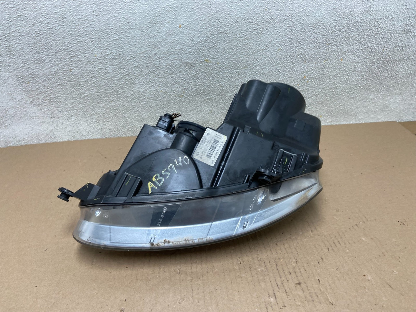 2005 - 2010 Volkswagen Jetta Right Passenger RH Side Headlight Halogen AB5940 DW8
