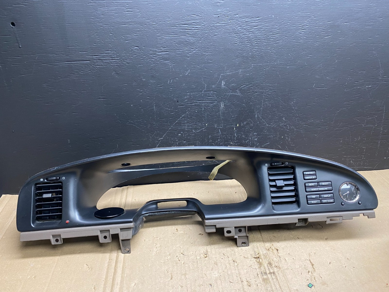 1998 to 2001 Lincoln Continental  Speedometer Dash Bezel Air Vent ab9053  DG0