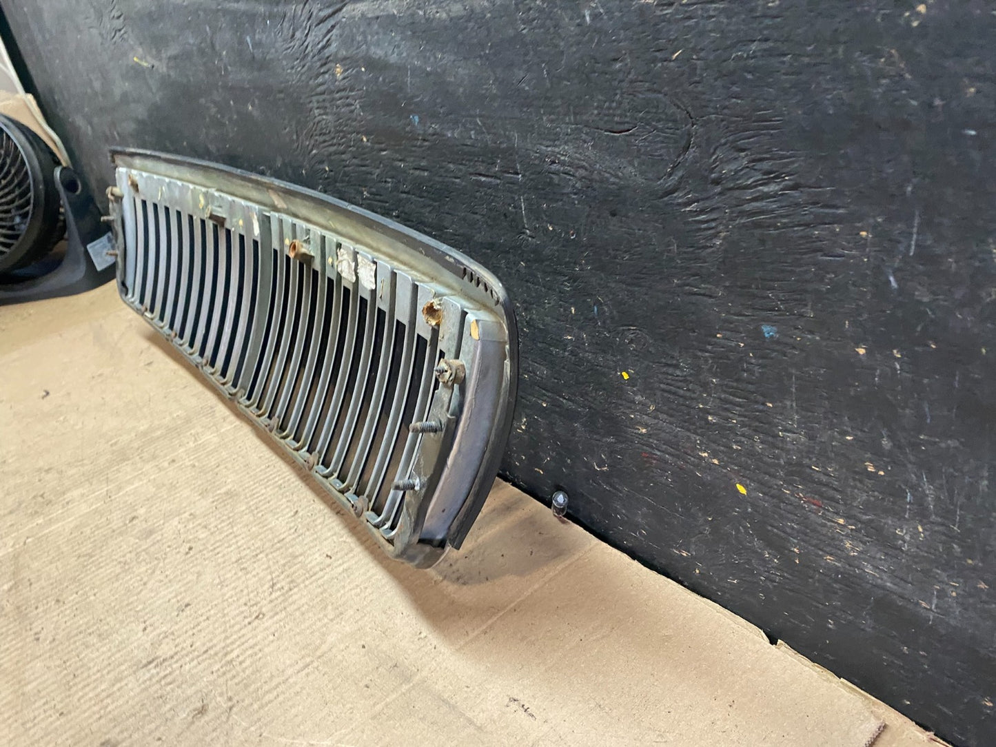 2002 to 2005 Hyundai XG350 Front Upper Grill Grille W/Emblem T0022 DG6