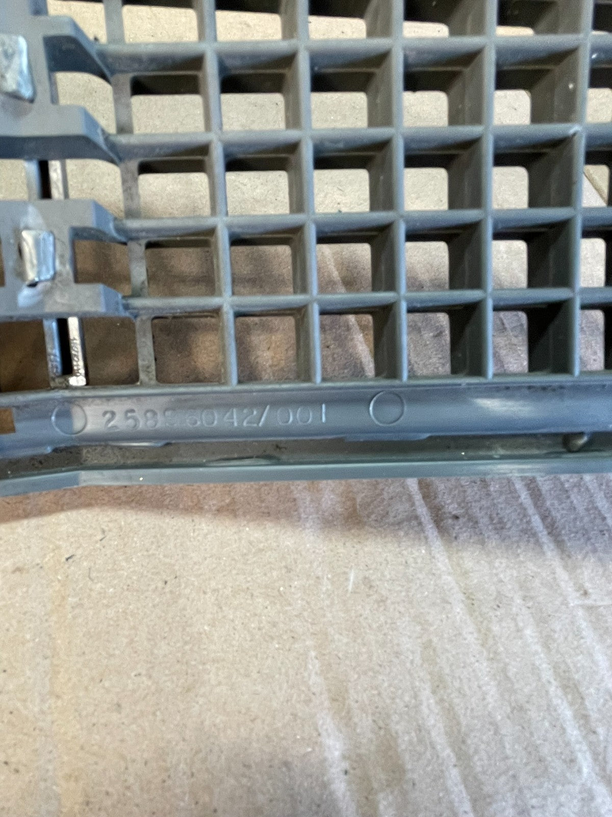 2008 to 2011 Cadillac Cts front Lower Grill Grille AC2076 DG5
