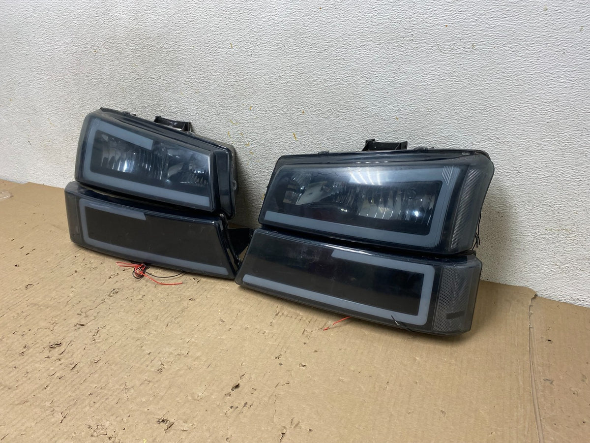 2003 to 2006 Chevrolet Silverado Left+Right Set LED Black Headlights AH6002 DG2