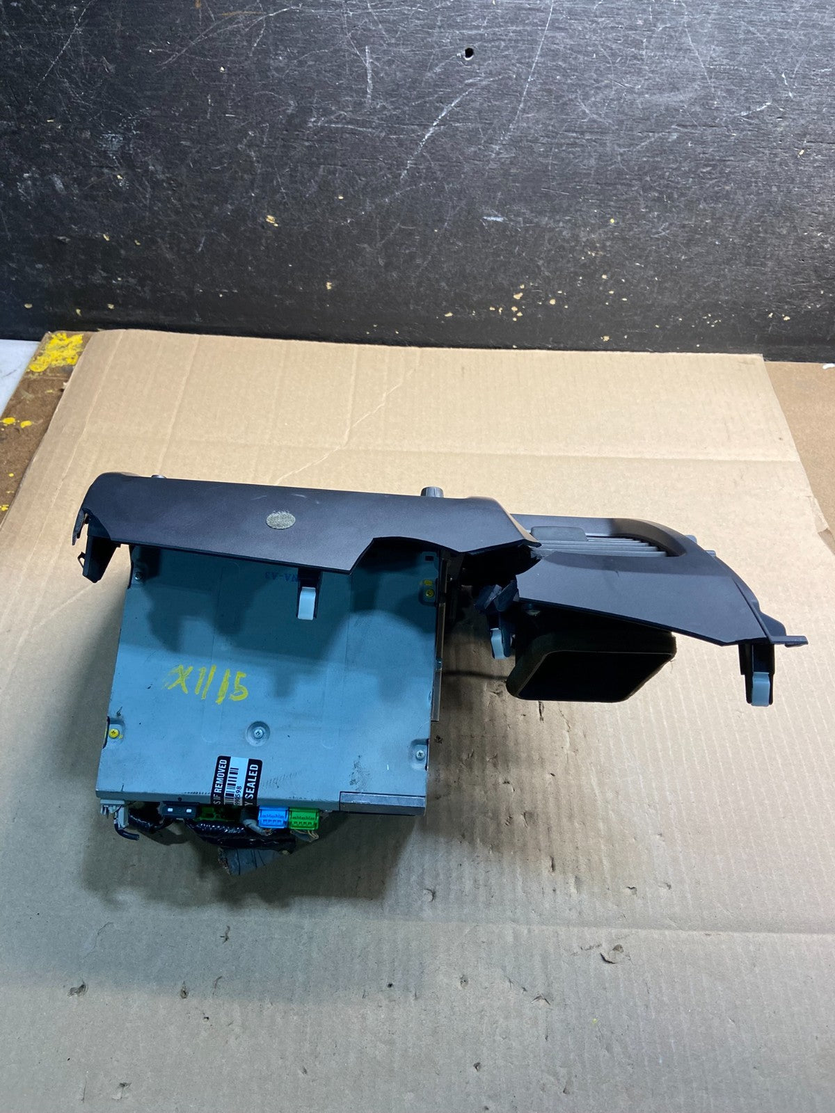 2006 - 2011 Honda Civic Radio AM/FM Climate Control Air Vent Bezel z0568 DG3