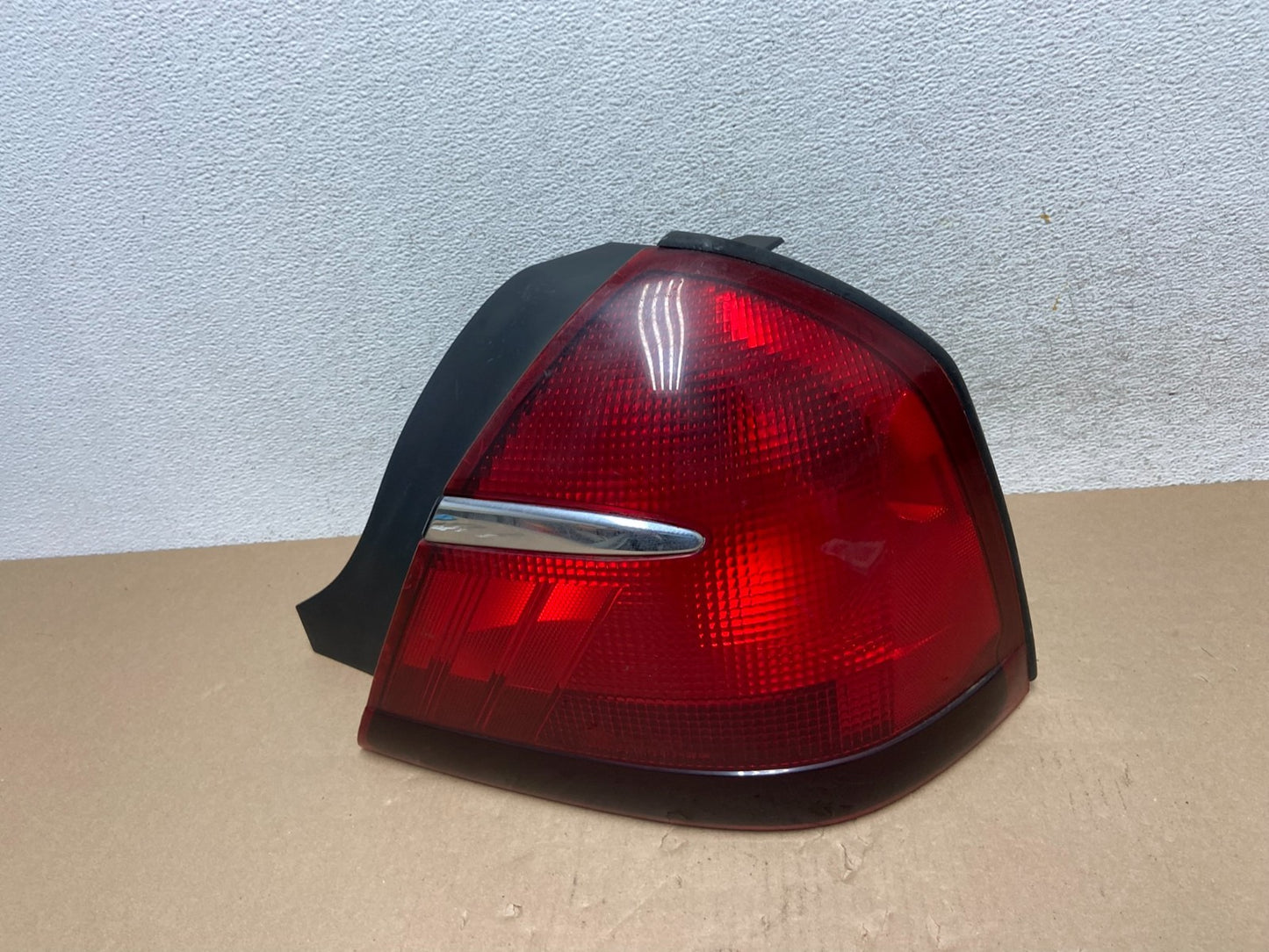 1998 to 2002 Mercury Grand Marquis Right Passenger Rh Side Tail Light AG5756 DW0