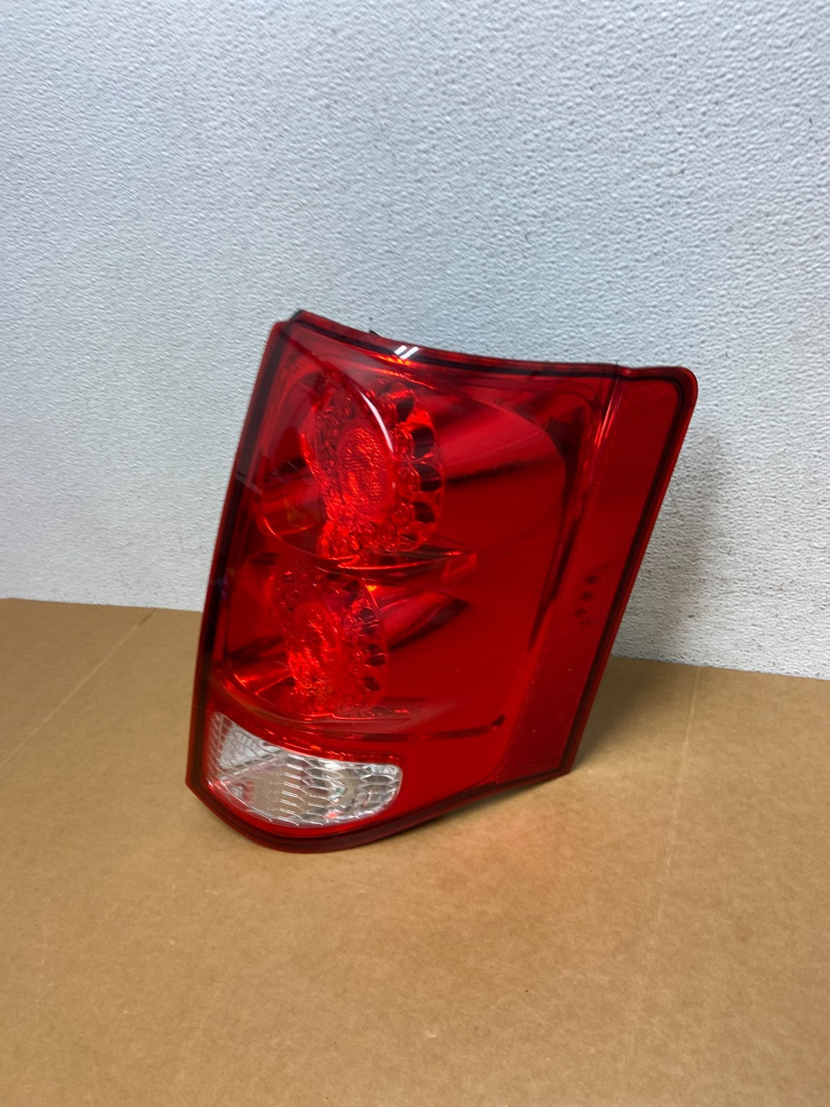 2011 - 2018 Dodge Grand Caravan Right Passenger RH Tail Light Led AD8882 DW1