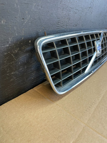 2005 2006 2007 Volvo S40 Front Upper Grille Grill 08620116 OEM AC2241 DG1