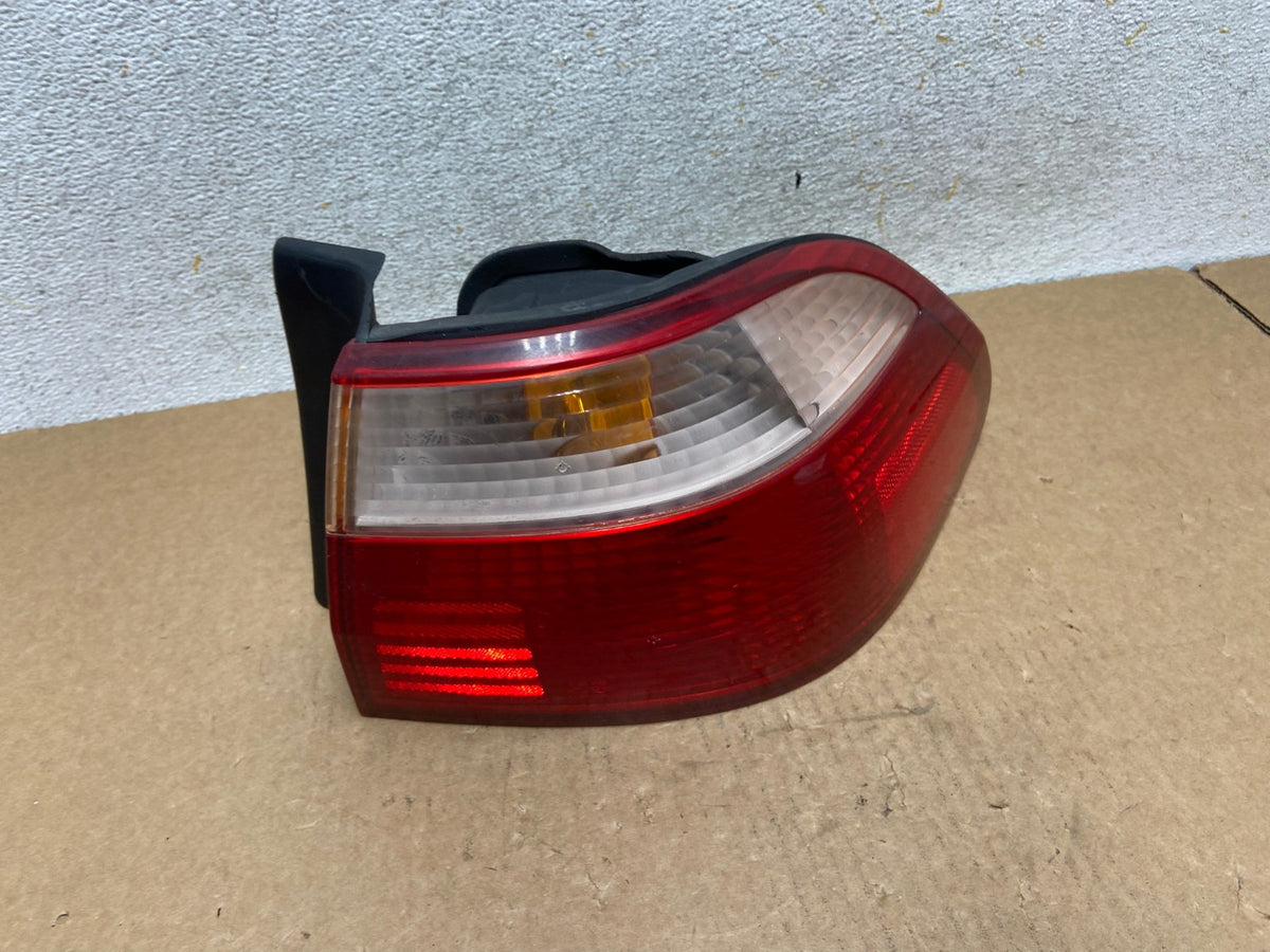 1998 to 2000 Honda Accord Sedan 4door Right RH Side Tail Light AI3331 LK0