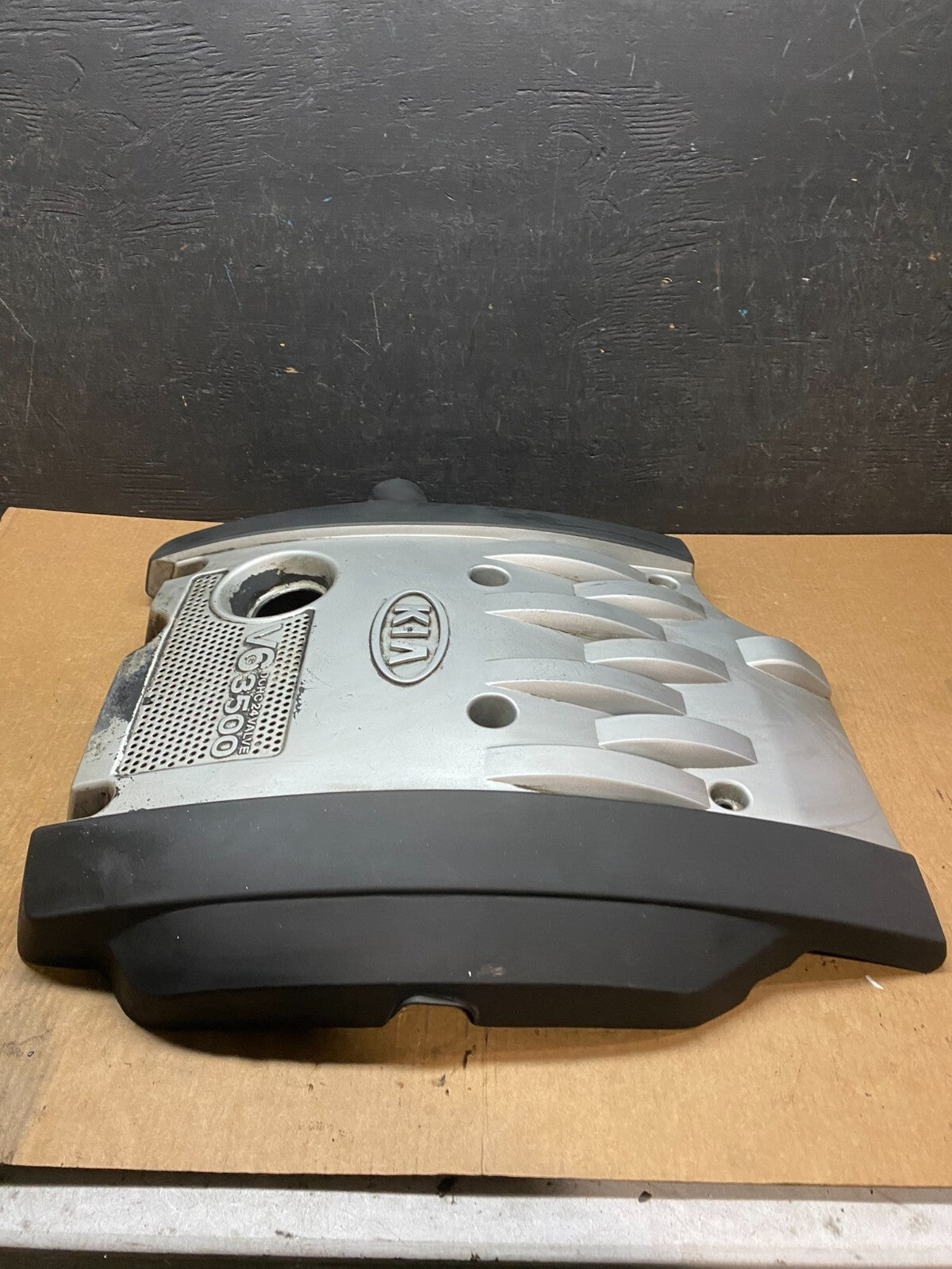 2002 to 2005 Kia Sedona V6 3.5L Engine Motor Cover H4714 DG13