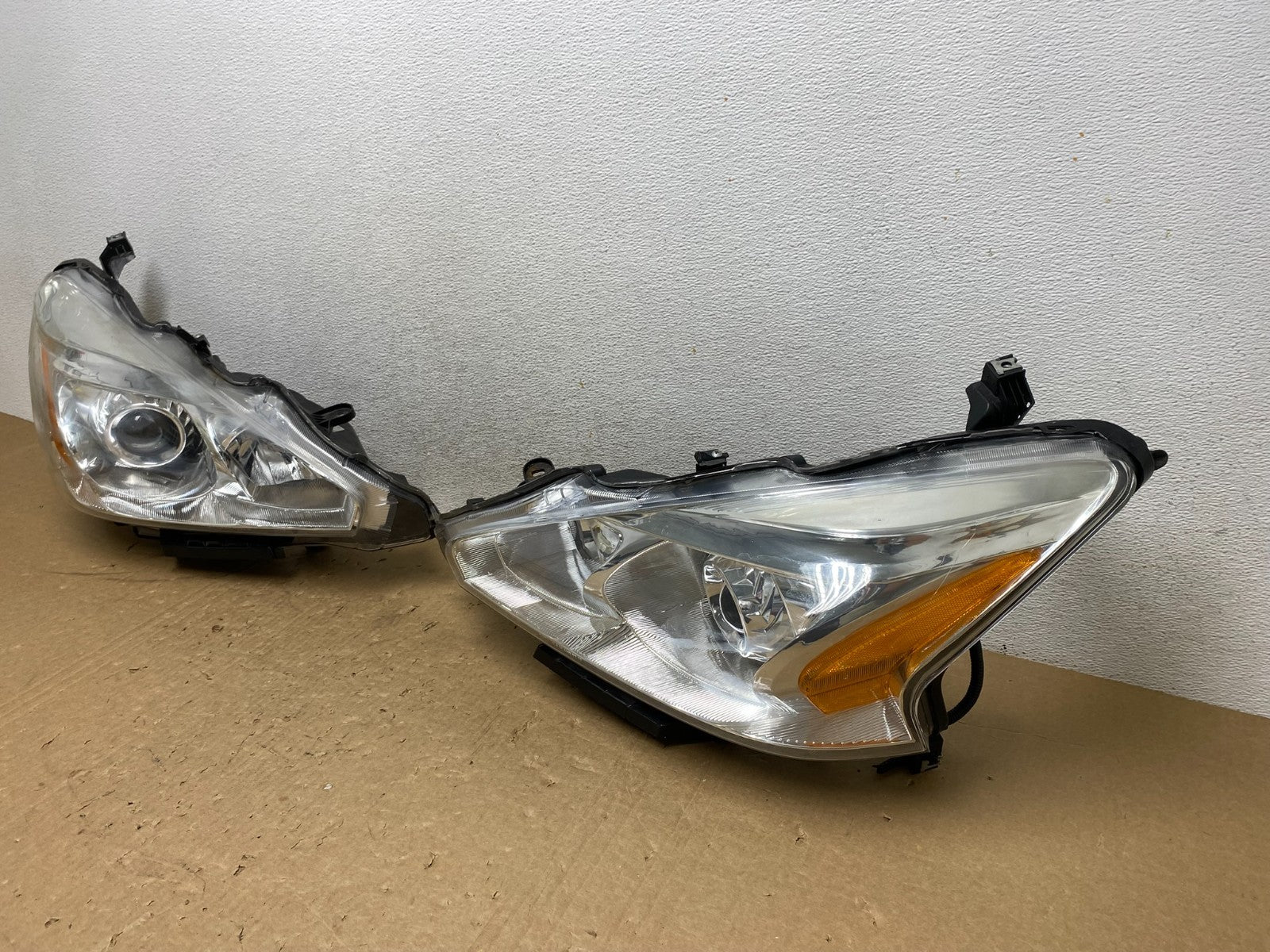 2013 to 2015 Nissan Altima Left+Right Side Set Halogen Headlights AG1118 DW1