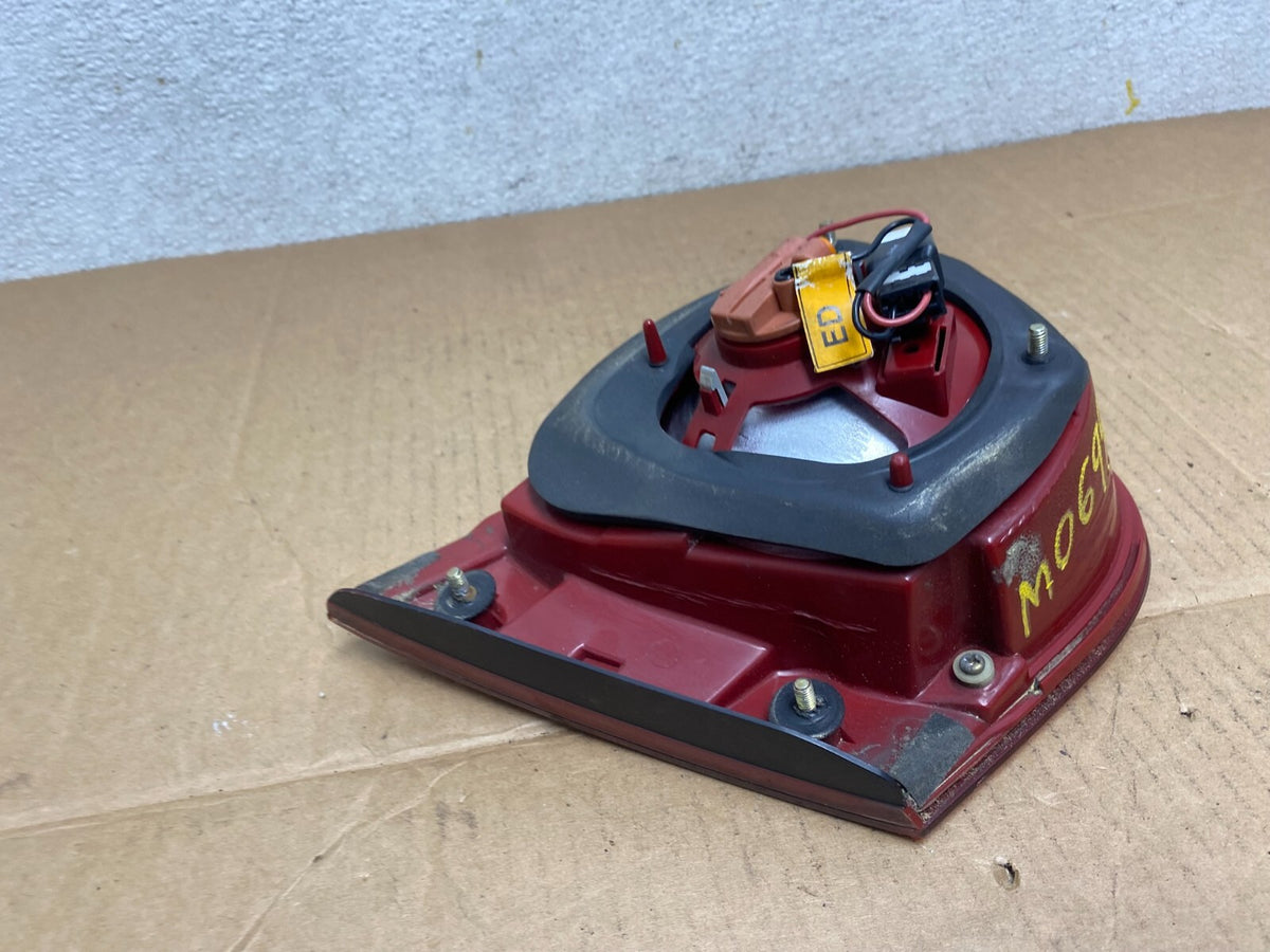 2004 2005 2006 Kia Amanti Right Passenger Side Tail Light Inner M0699 DW7