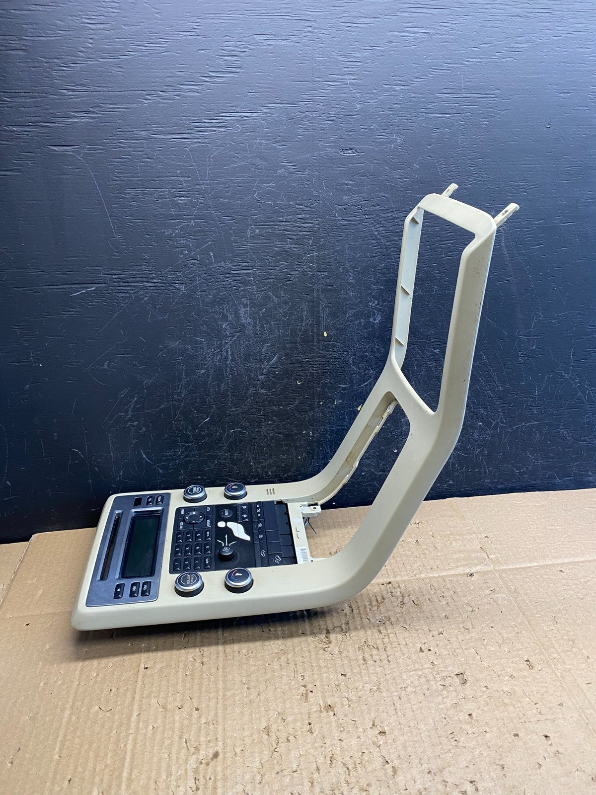 2008-2011 Volvo S80 XC70 Climate Control Radio Bezel Panel Trim AD1894 DG2