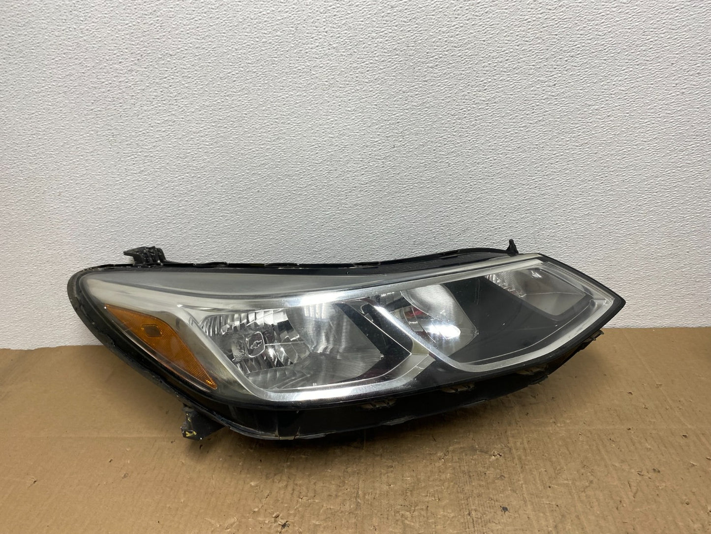 2016 to 2019 Chevrolet Cruze Right Passenger Halogen Headlight Oem AB8544 DW0
