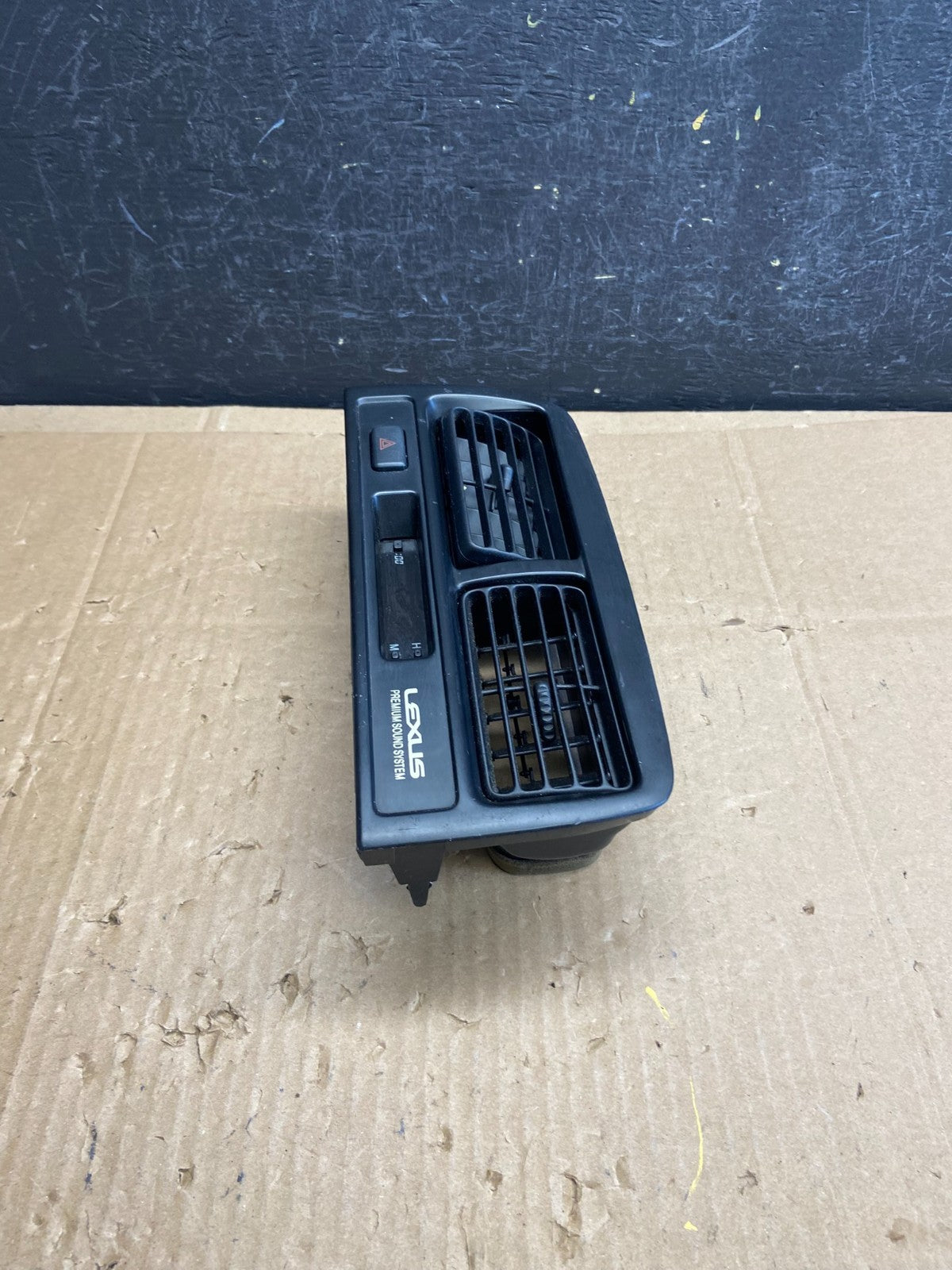 1997 to 2001 Lexus ES330 ES300 Front Center Side Air Vent AD2283 DG2
