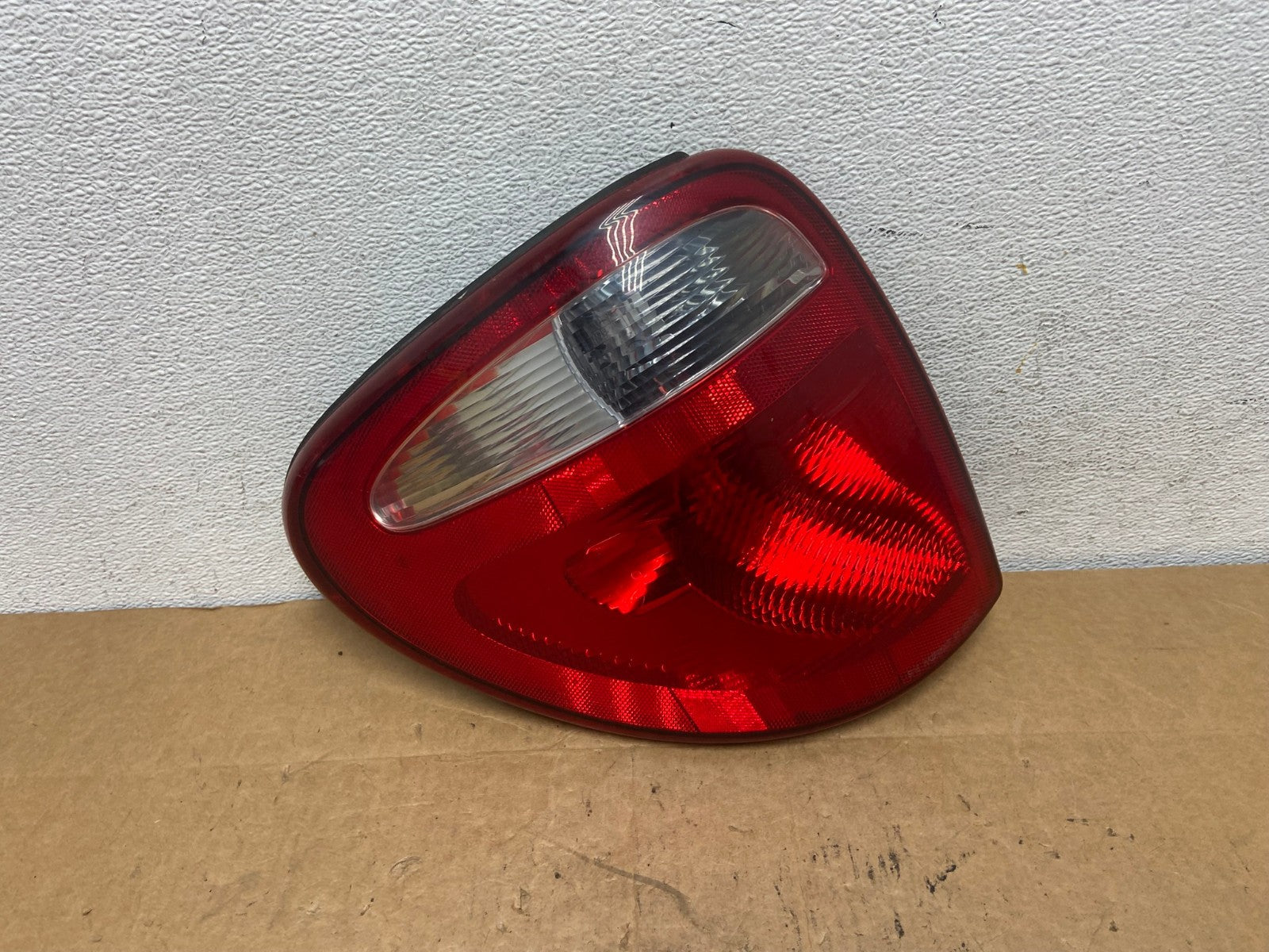 2004 to 2007 Dodge Grand Caravan Left Driver Lh Tail Light AD4774 LK0